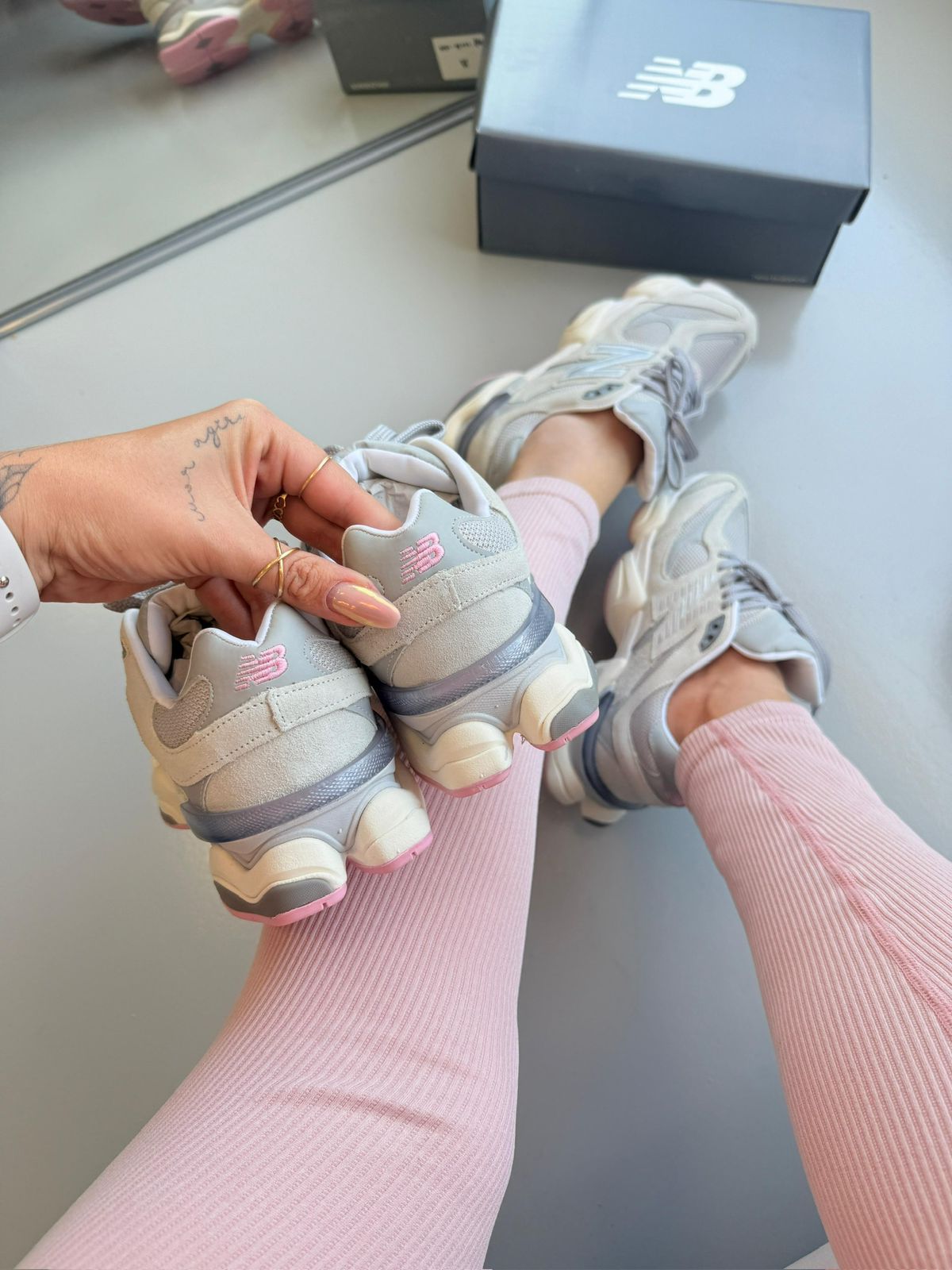 New Balance 9060 - Cinza/Rosa