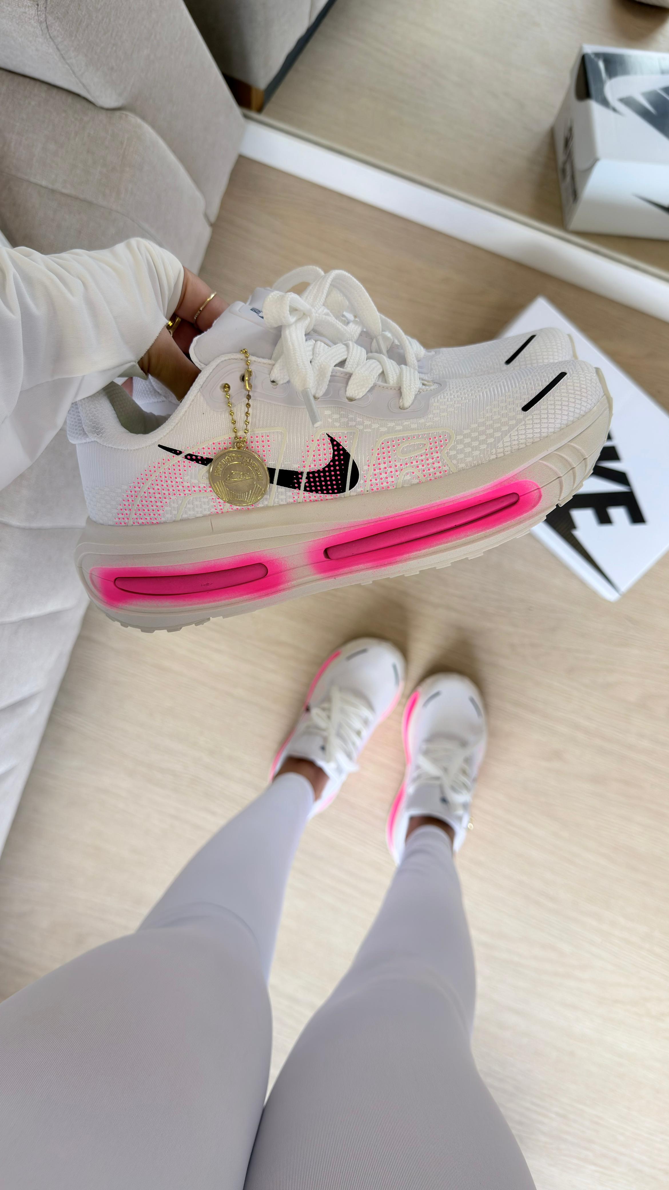 Nike Air Vomero - Branco/Pink