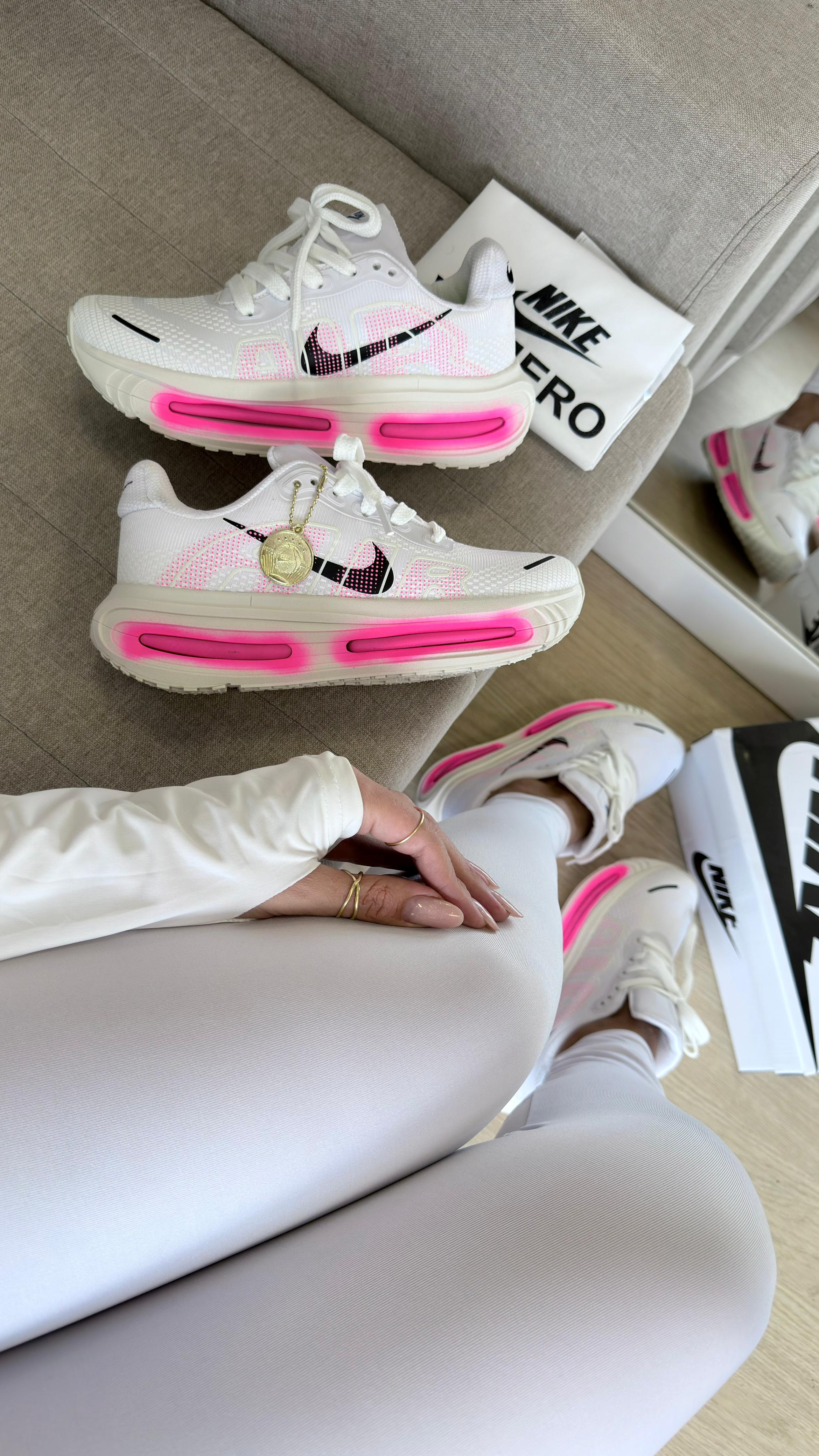Nike Air Vomero - Branco/Pink