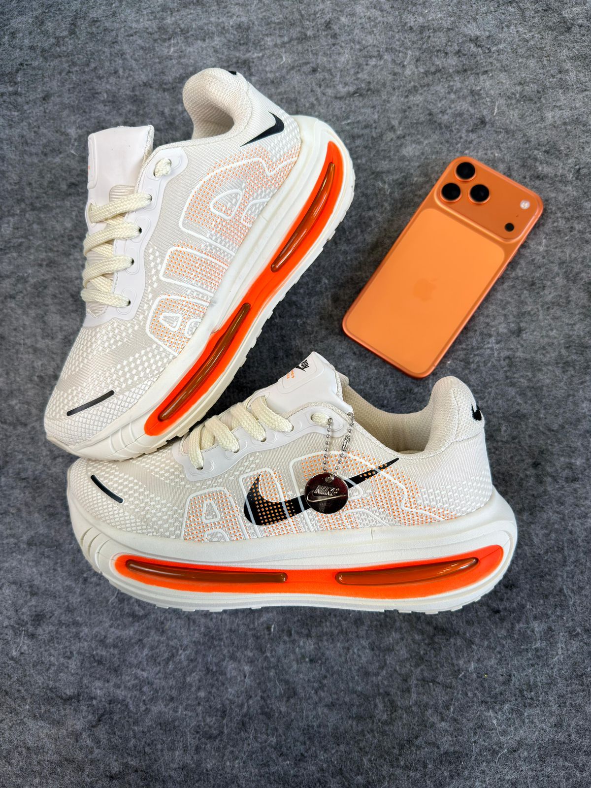 Nike Air Vomero - Off White/Laranja