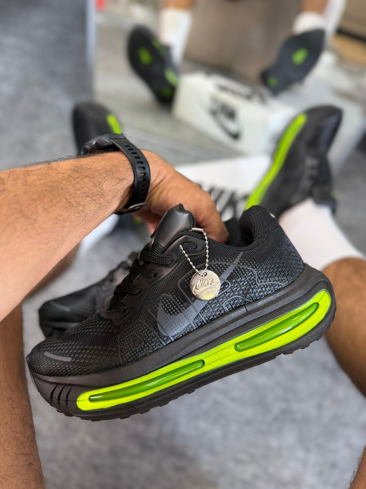 Nike Air Vomero - Preto/Limão