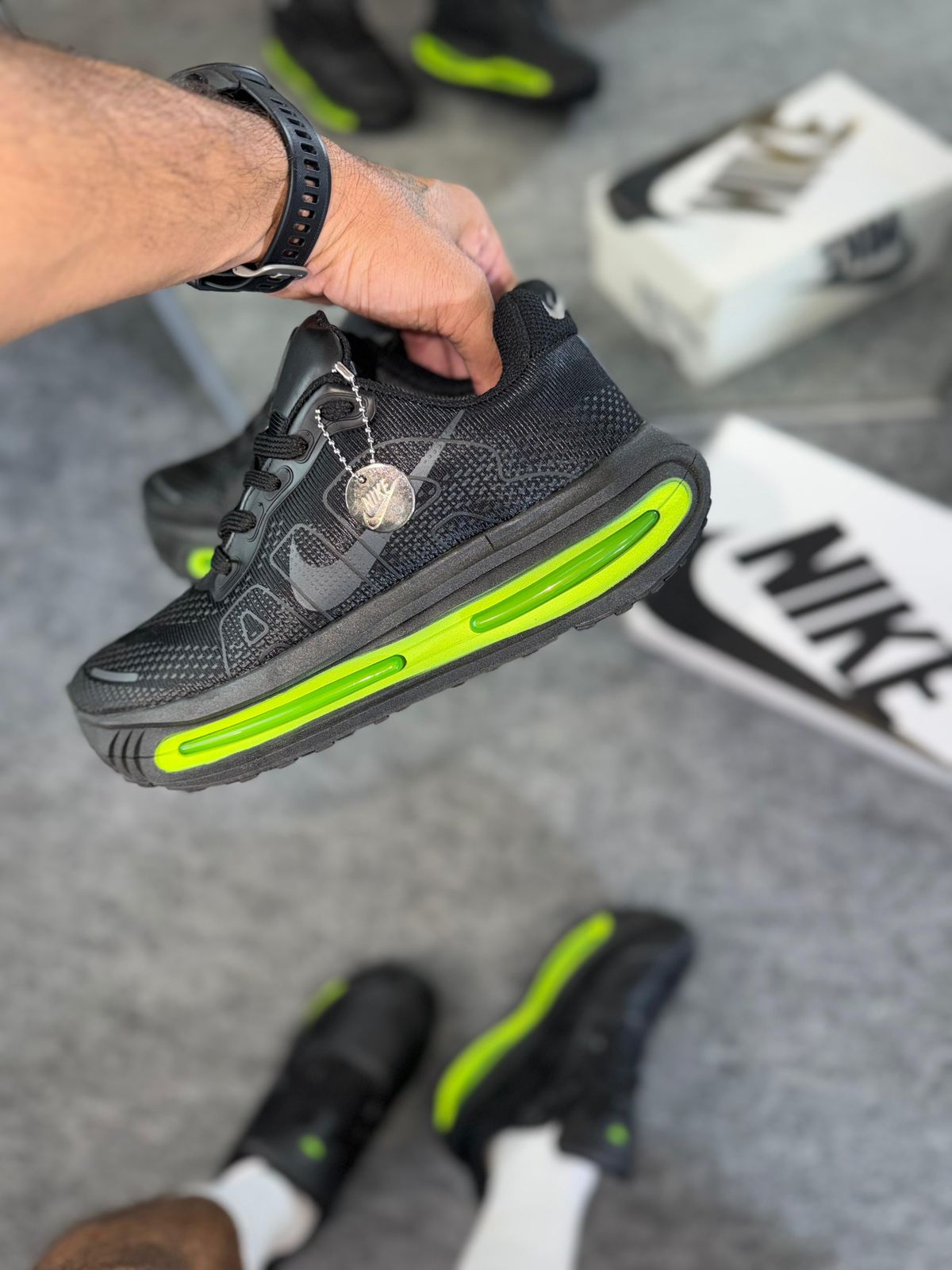 Nike Air Vomero - Preto/Limão