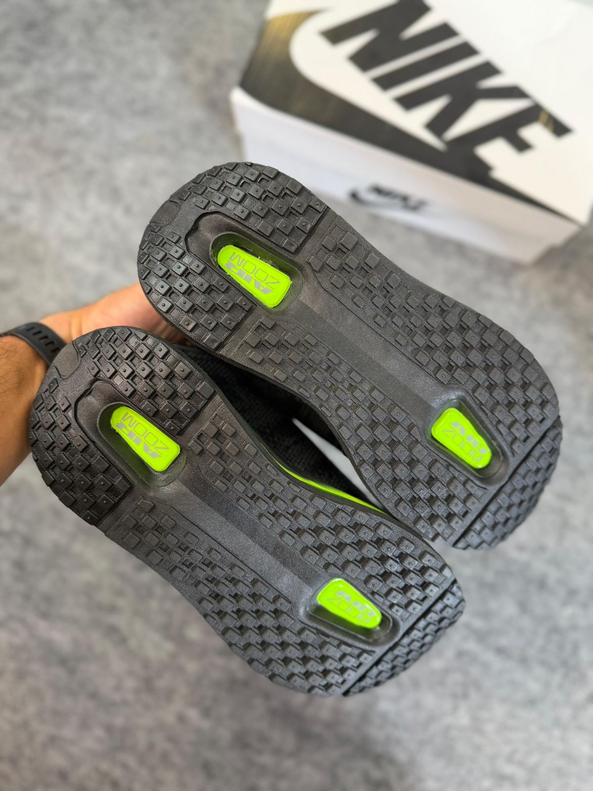Nike Air Vomero - Preto/Limão