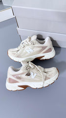 New Balance Retrô - Off White/Caramelo