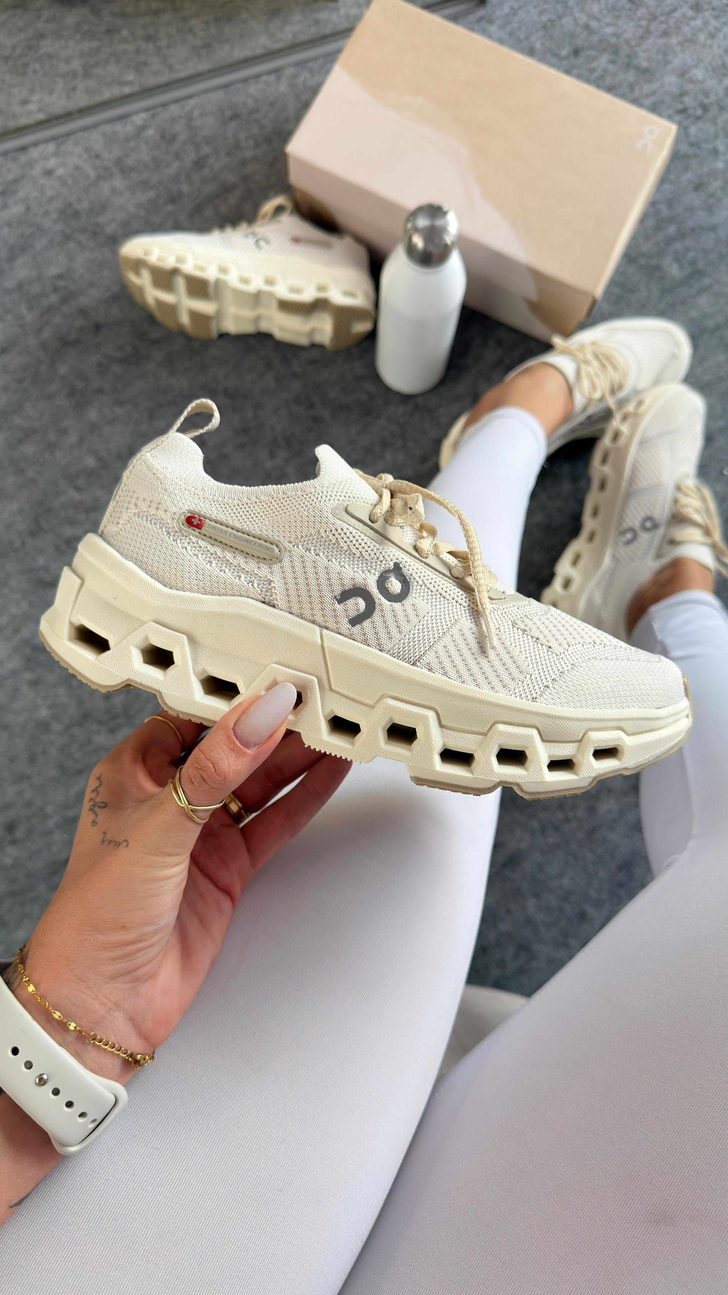 On Cloudmonster King - Off White