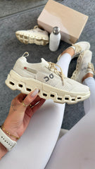 On Cloudmonster King - Off White