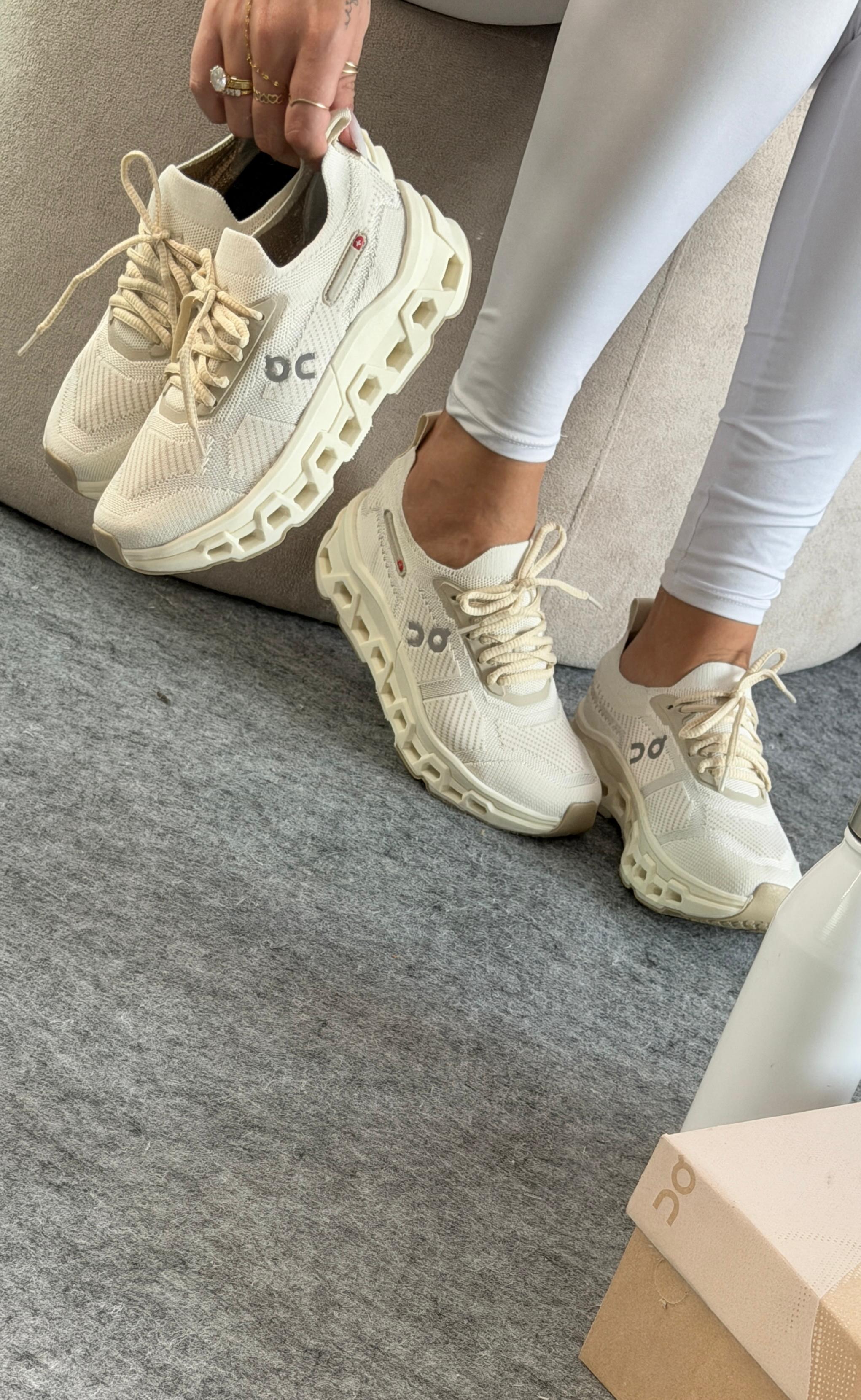 On Cloudmonster King - Off White