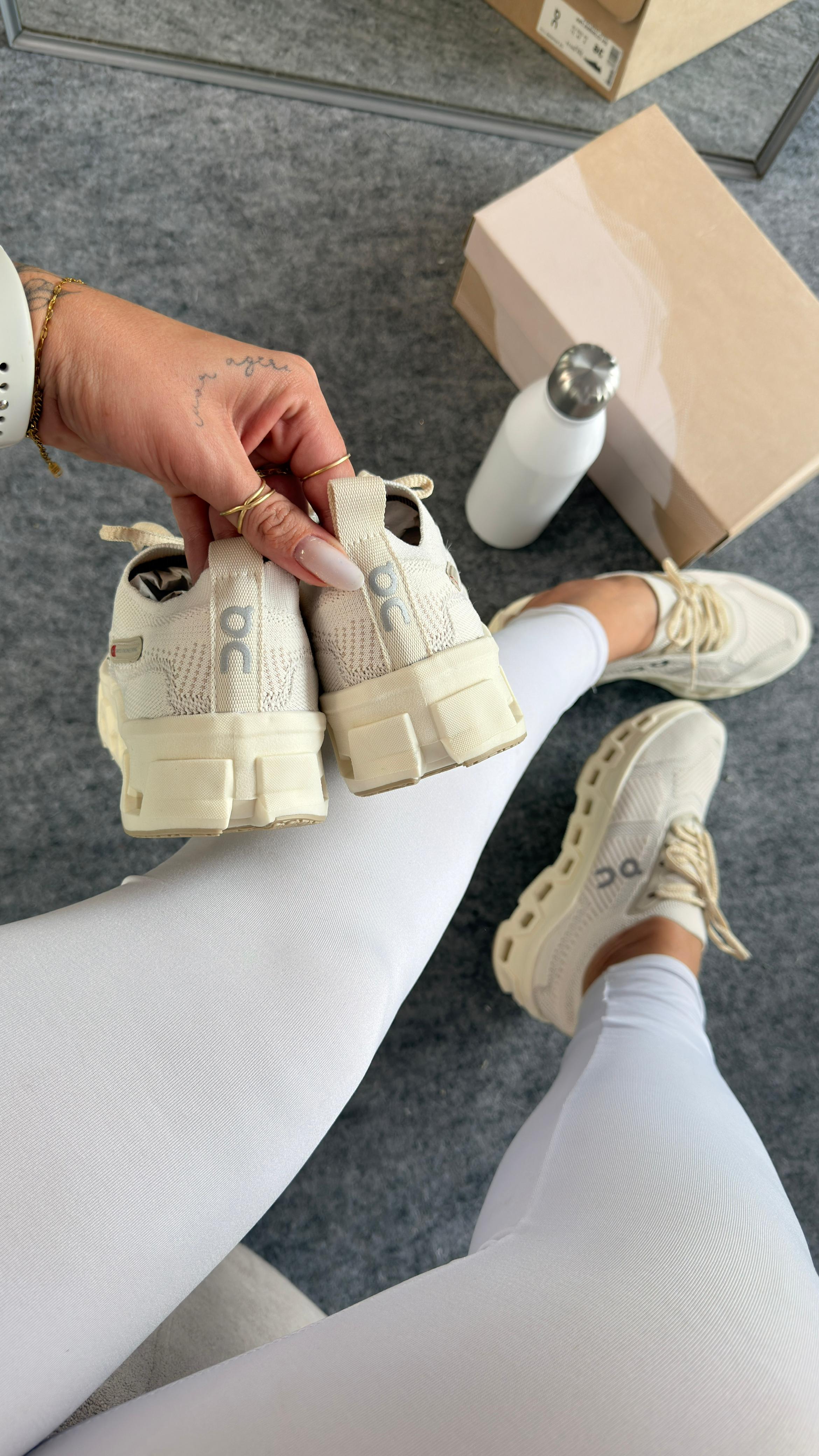 On Cloudmonster King - Off White