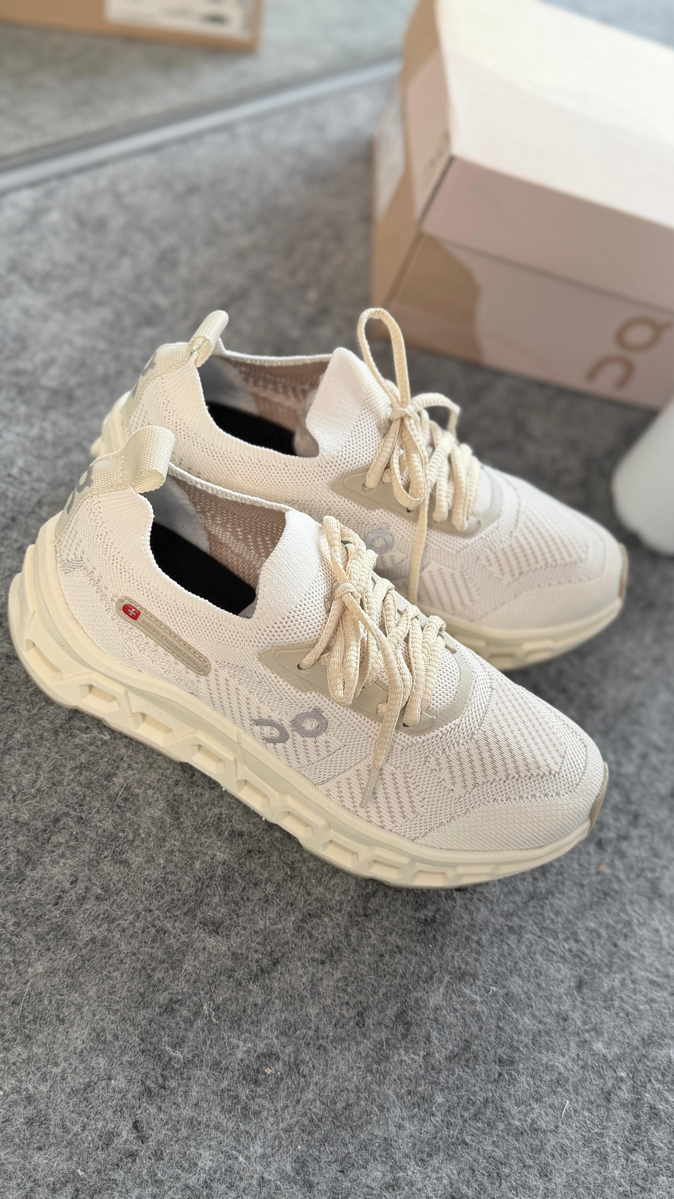 On Cloudmonster King - Off White