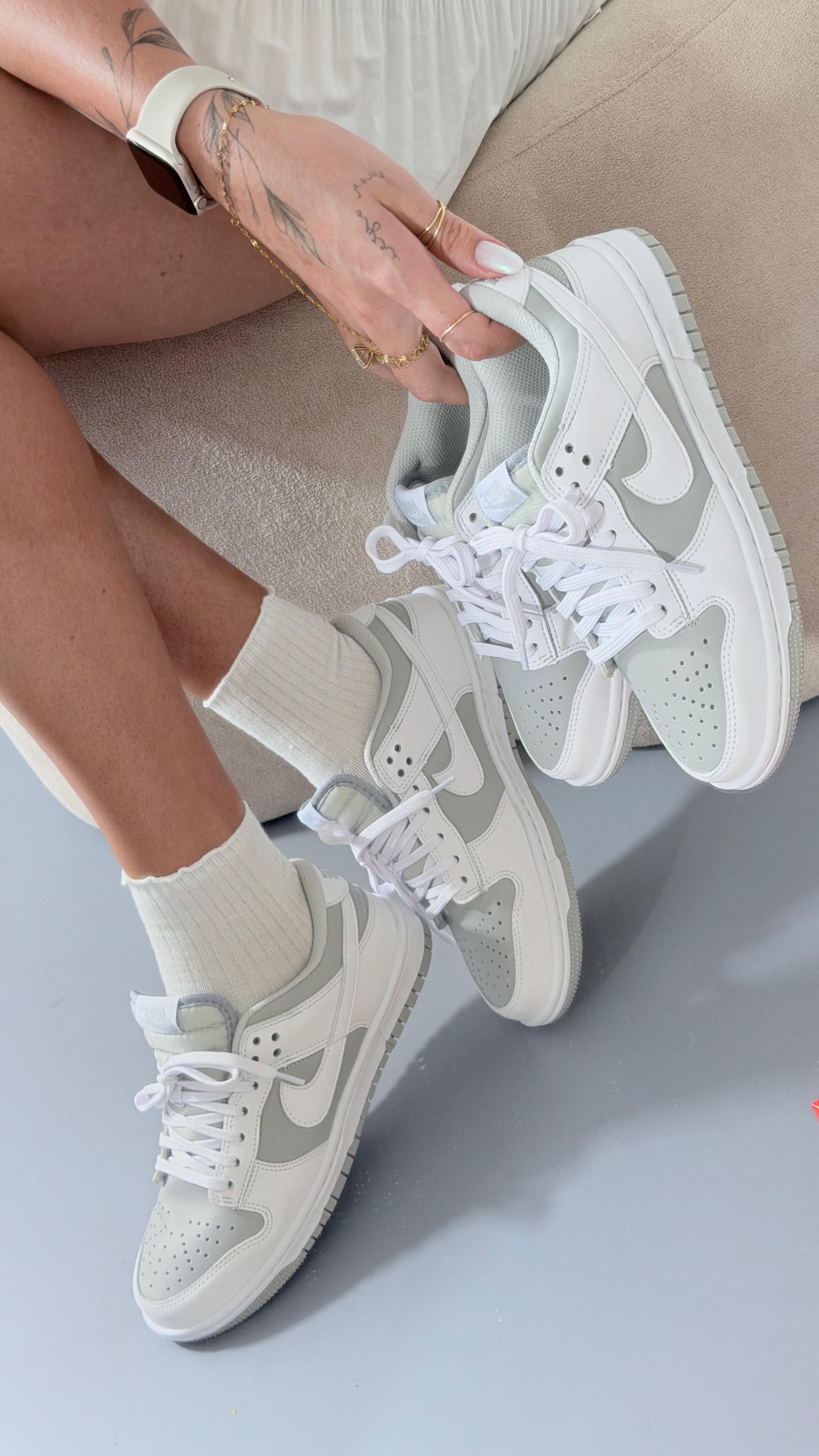 Nike SB Dunk Low - Cinza/Reverse