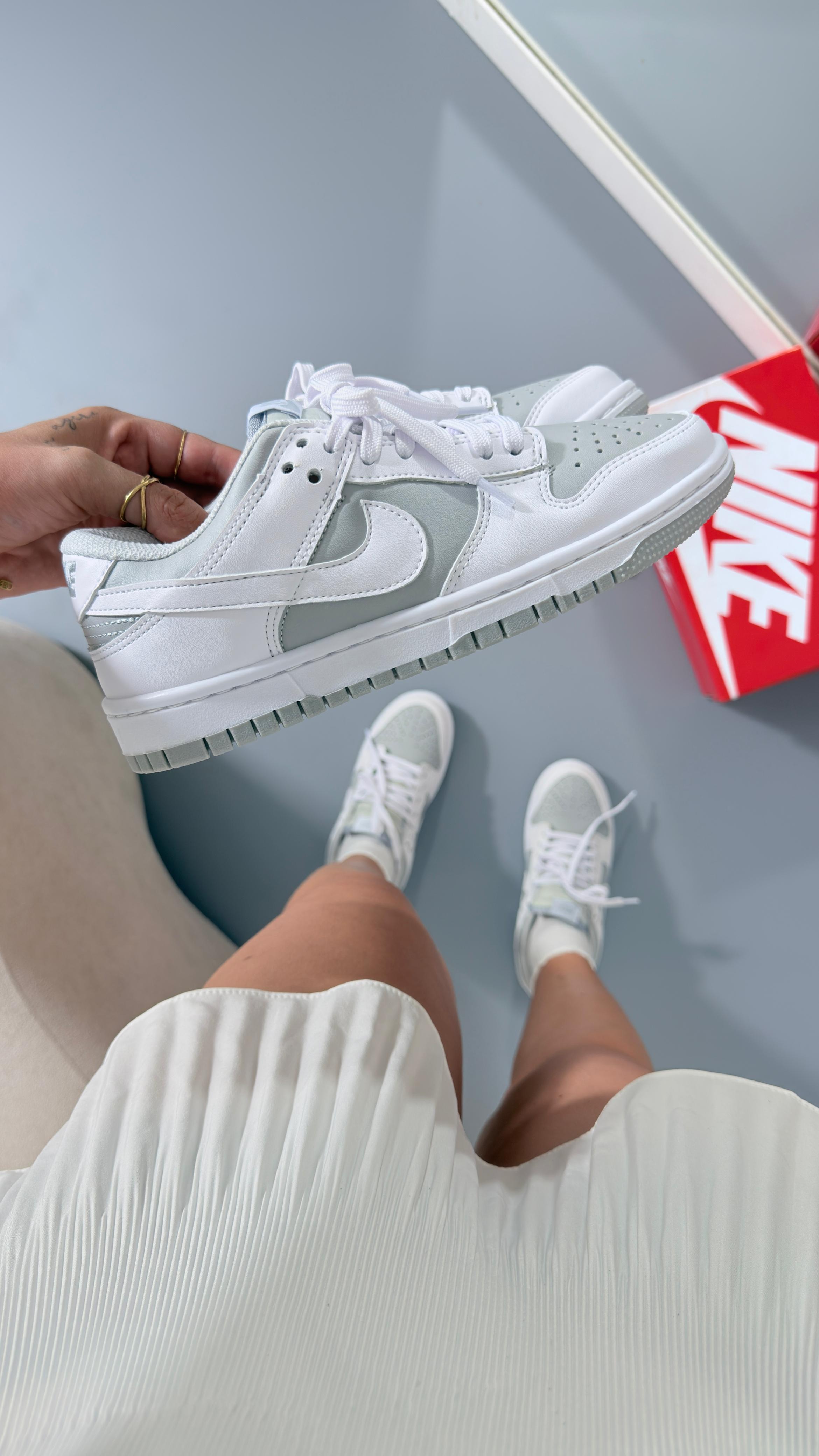 Nike SB Dunk Low - Cinza/Reverse