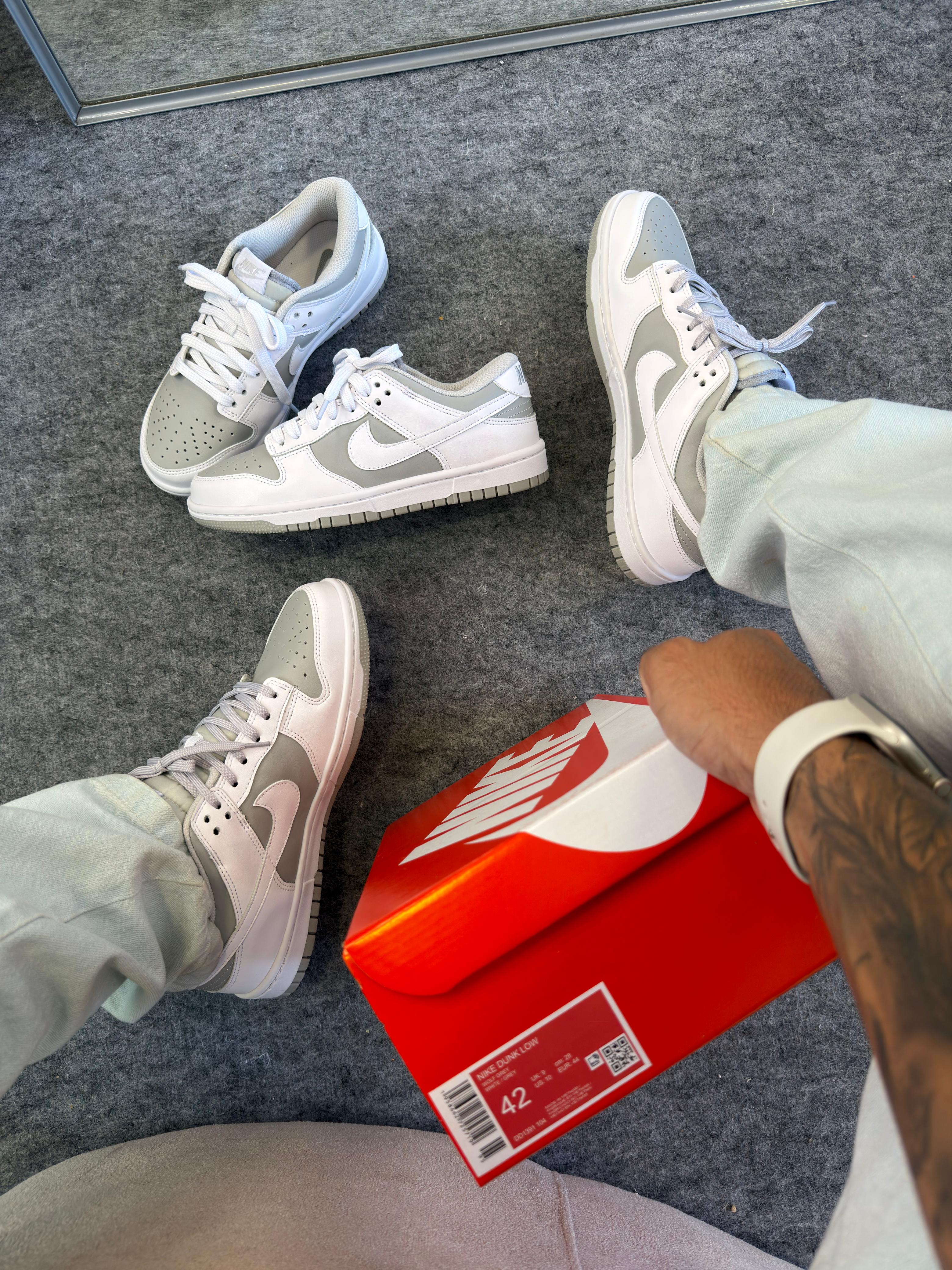 Nike SB Dunk Low - Cinza/Reverse