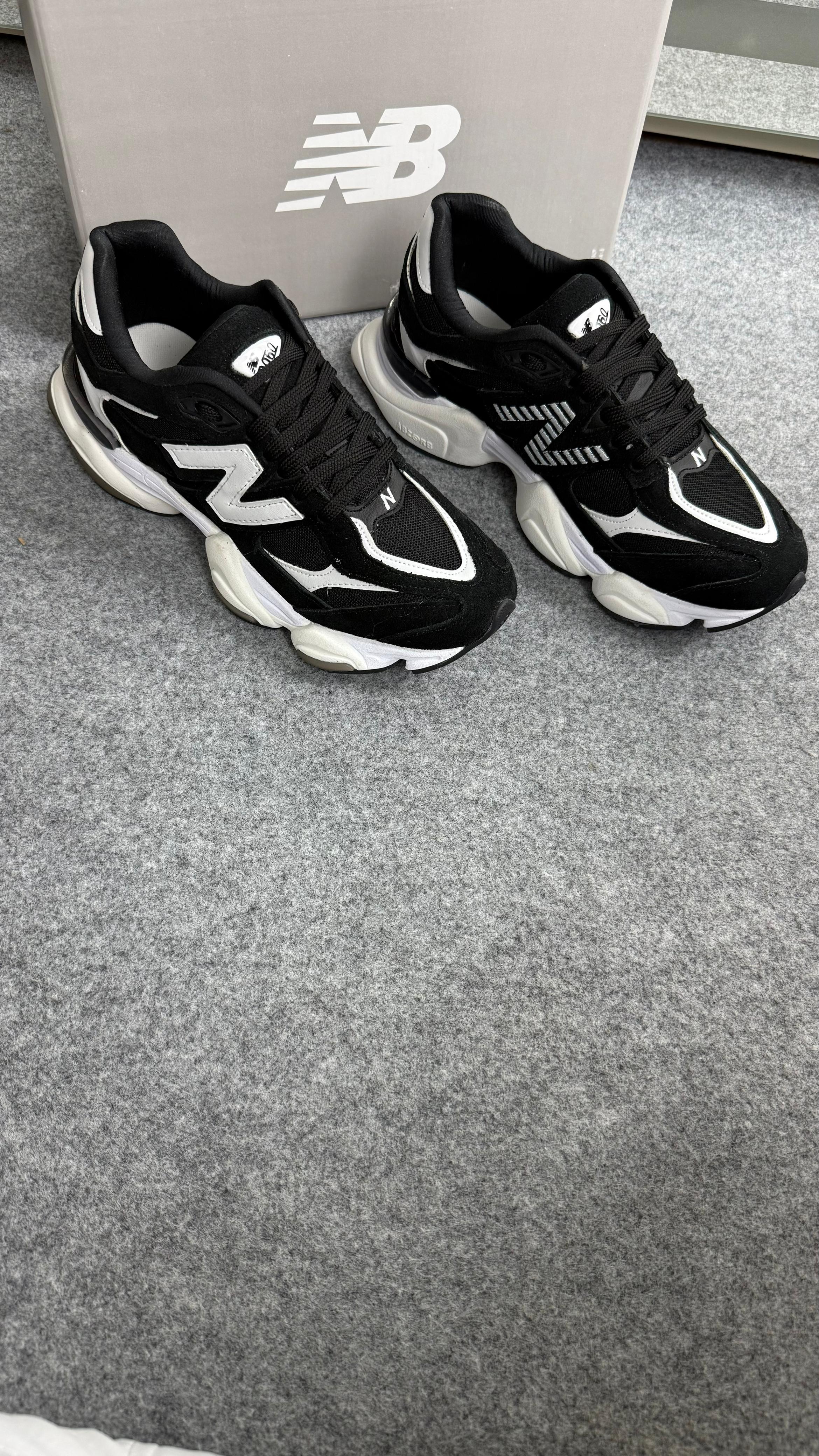 New Balance 9060 - Preto/Branco