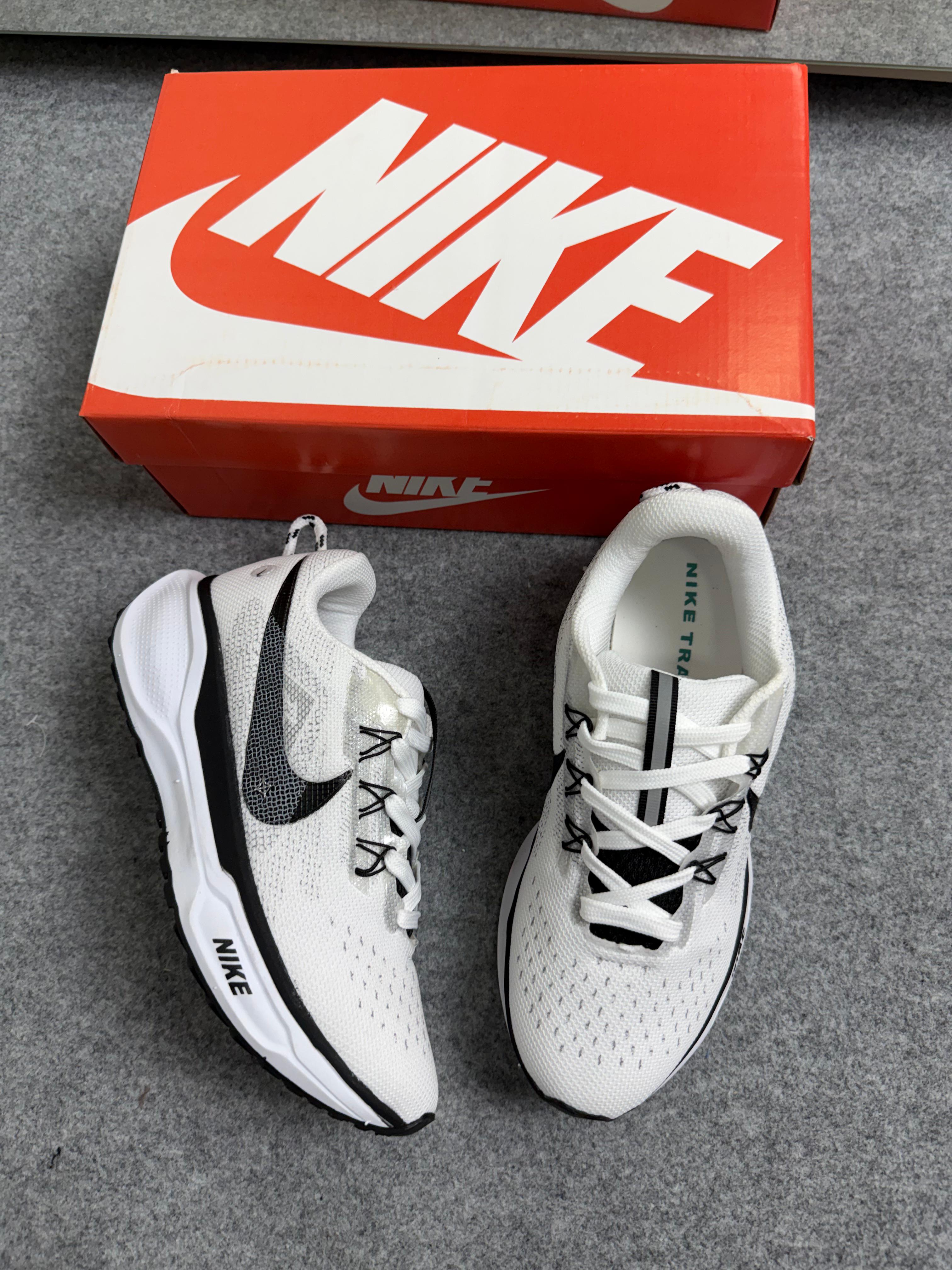 Nike Pegasus Trail 5 - Branco/Preto