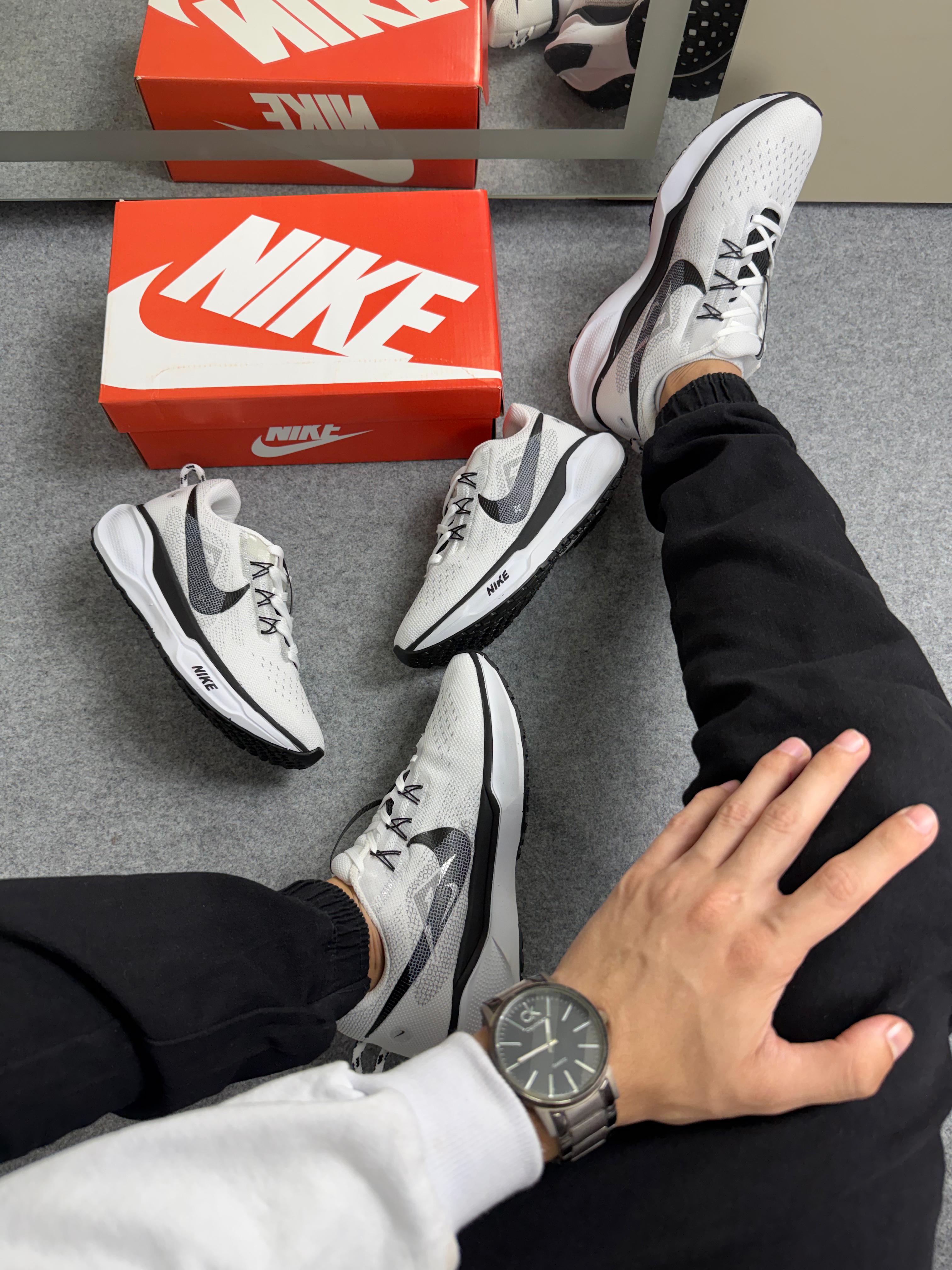 Nike Pegasus Trail 5 - Branco/Preto