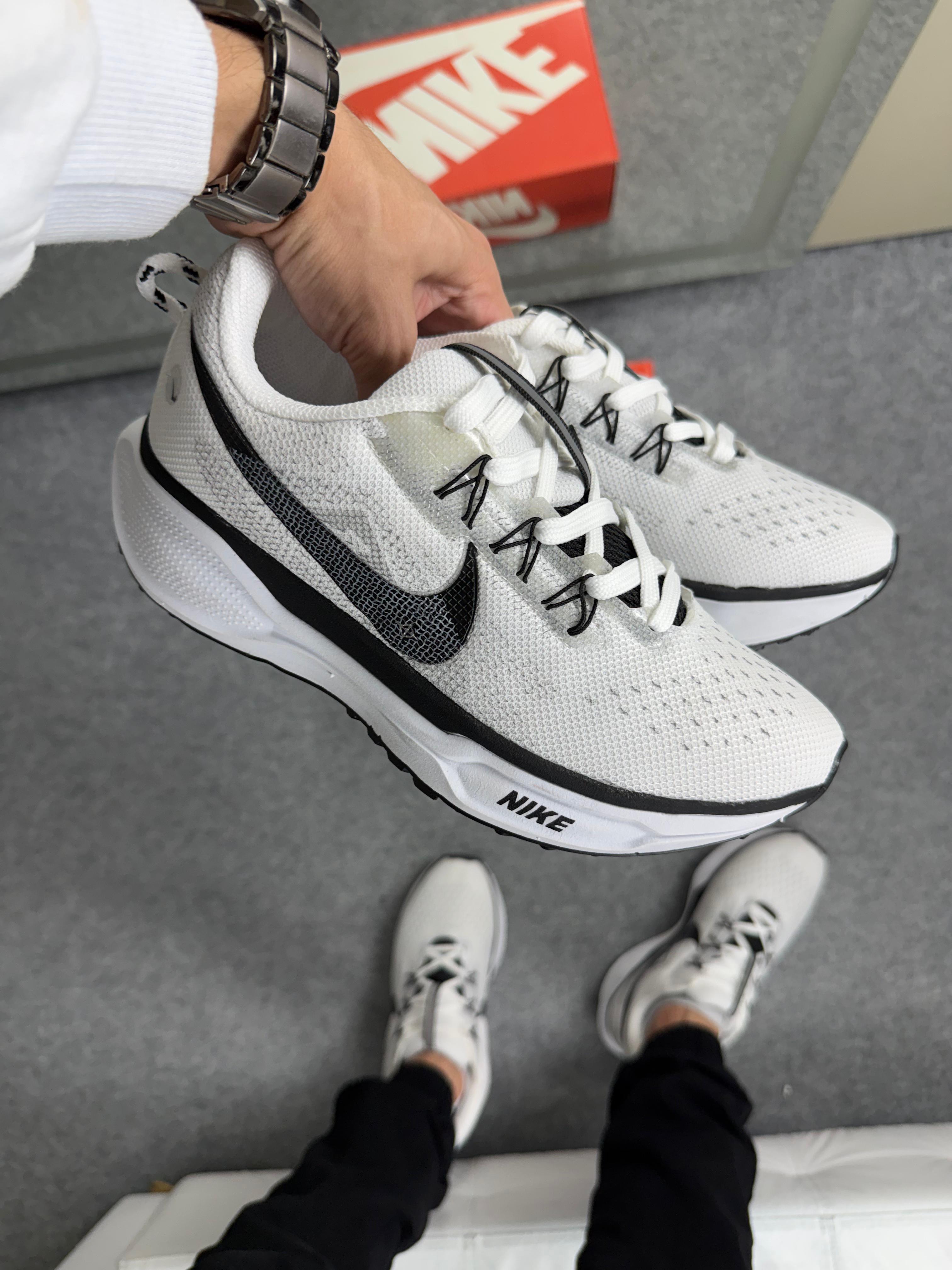Nike Pegasus Trail 5 - Branco/Preto