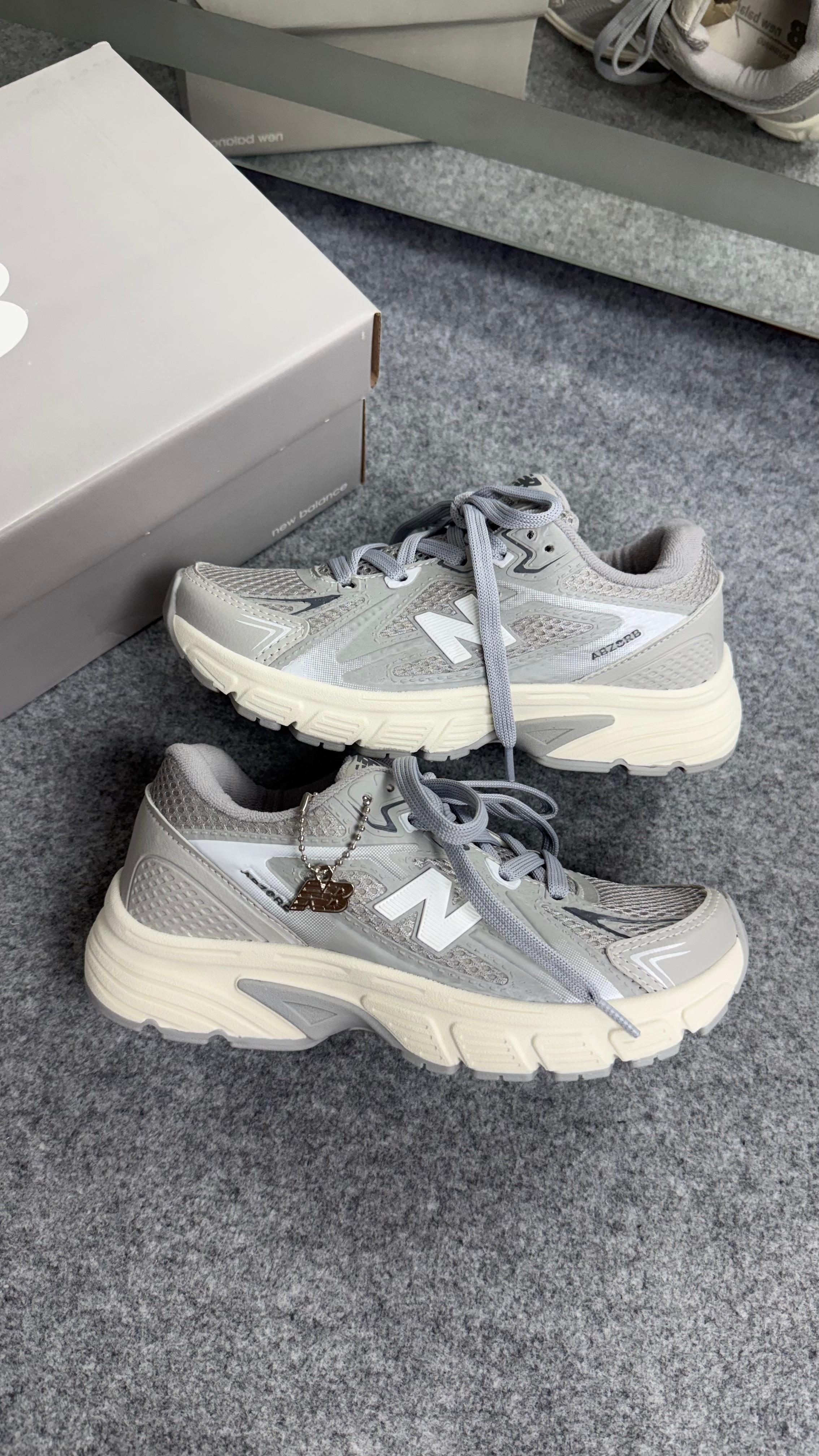 New Balance Retrô - Cinza
