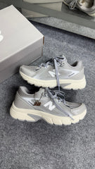 New Balance Retrô - Cinza