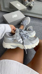 New Balance Retrô - Cinza
