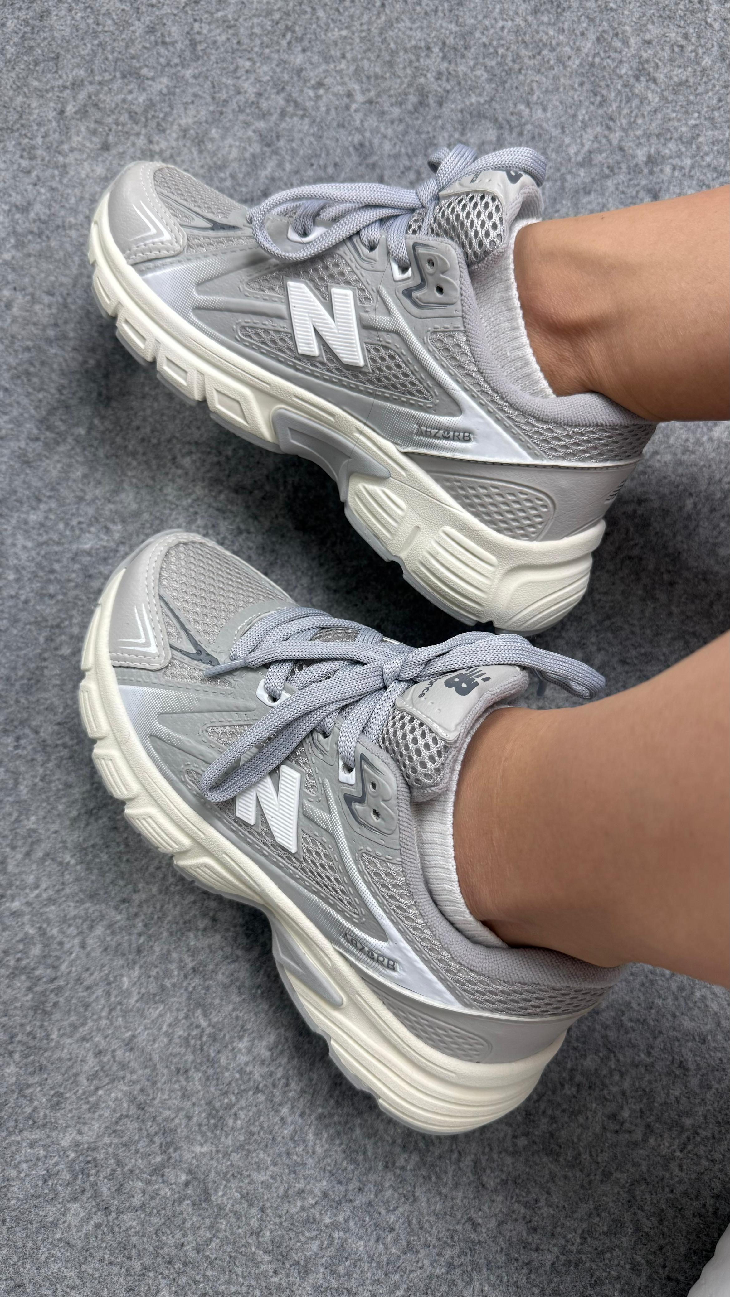 New Balance Retrô - Cinza
