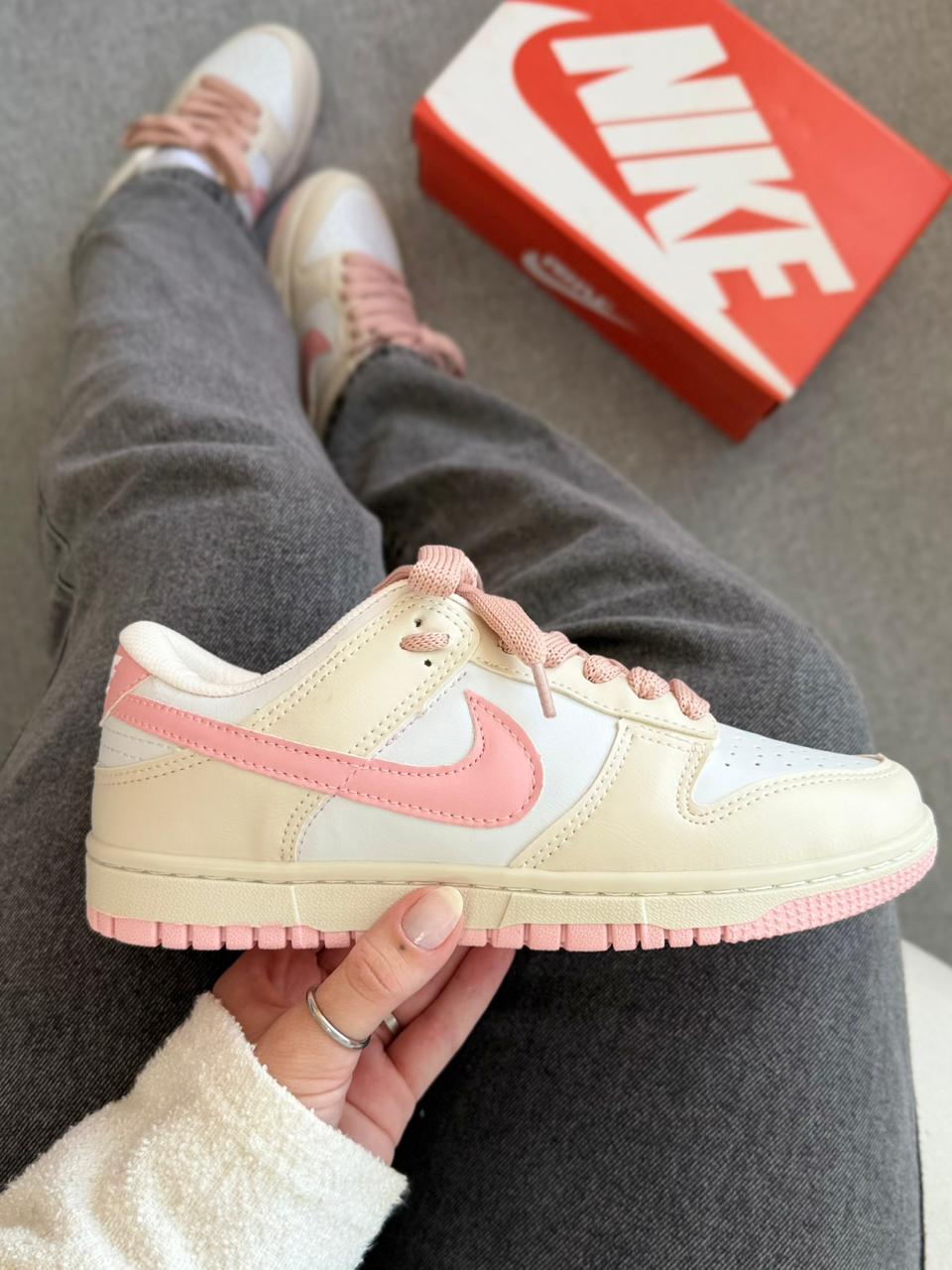Nike SB Dunk Low - Off White/Rosa
