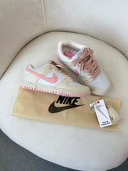 Nike SB Dunk Low - Off White/Rosa