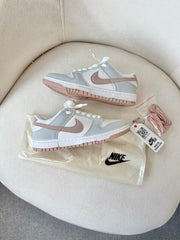 Nike SB Dunk Low - Cinza/Nude