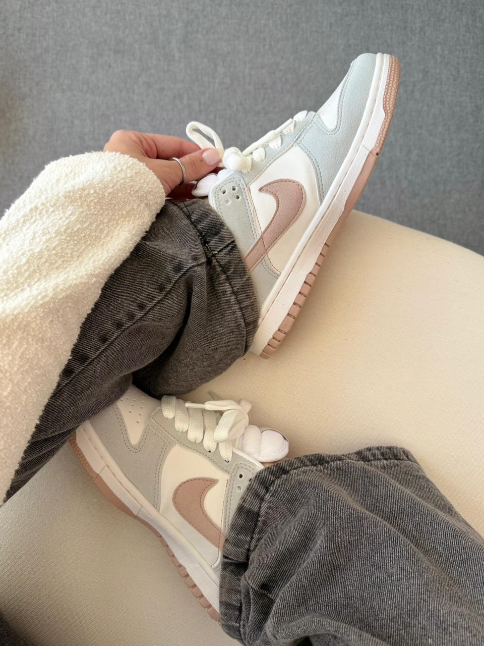 Nike SB Dunk Low - Cinza/Nude