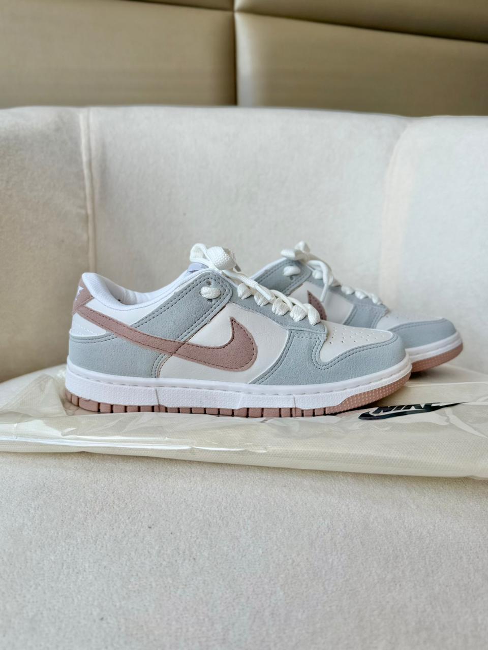 Nike SB Dunk Low - Cinza/Nude