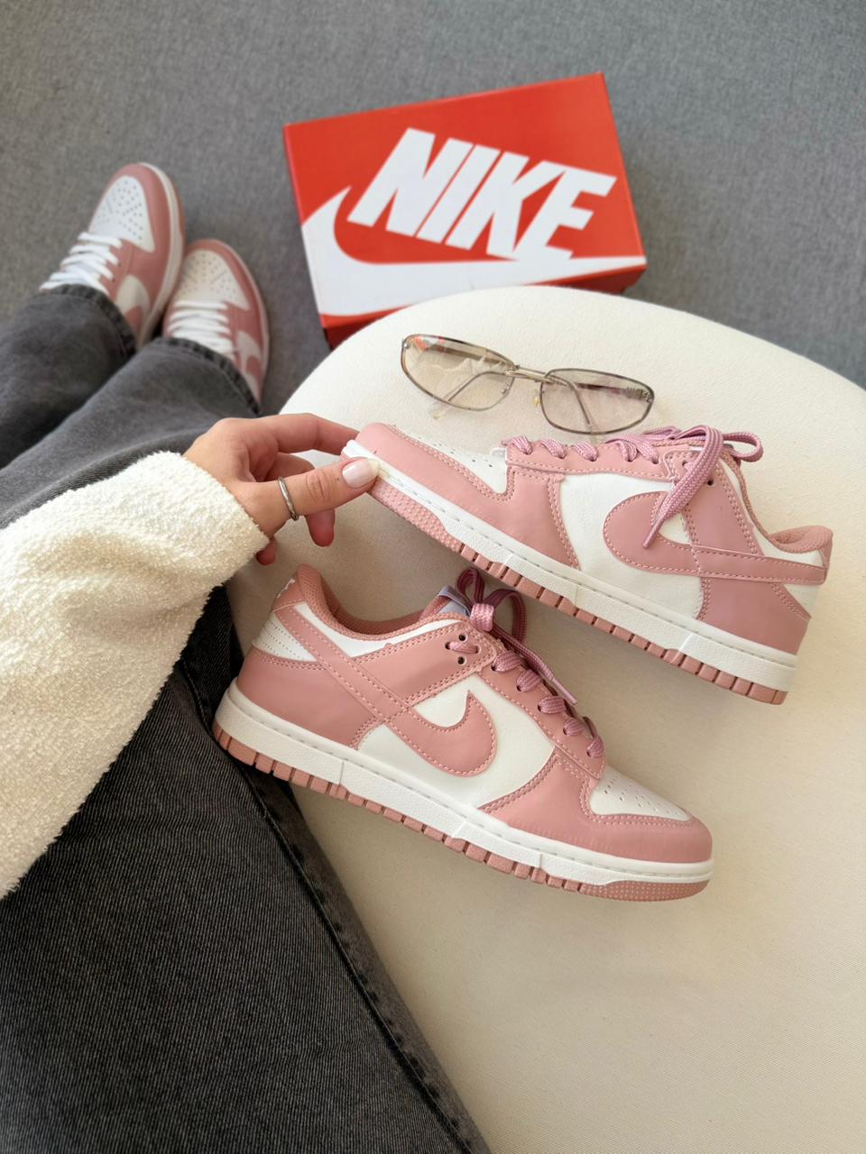 Nike SB Dunk Low - Branco/Rosê