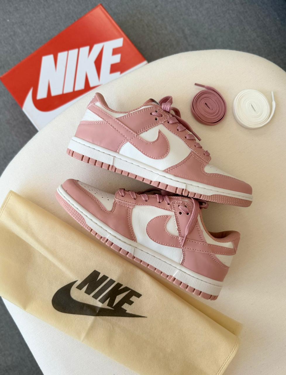 Nike SB Dunk Low - Branco/Rosê