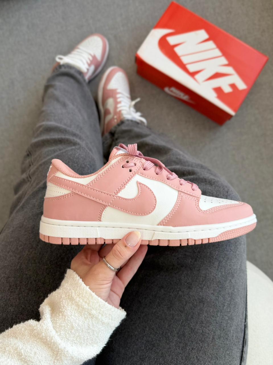 Nike SB Dunk Low - Branco/Rosê