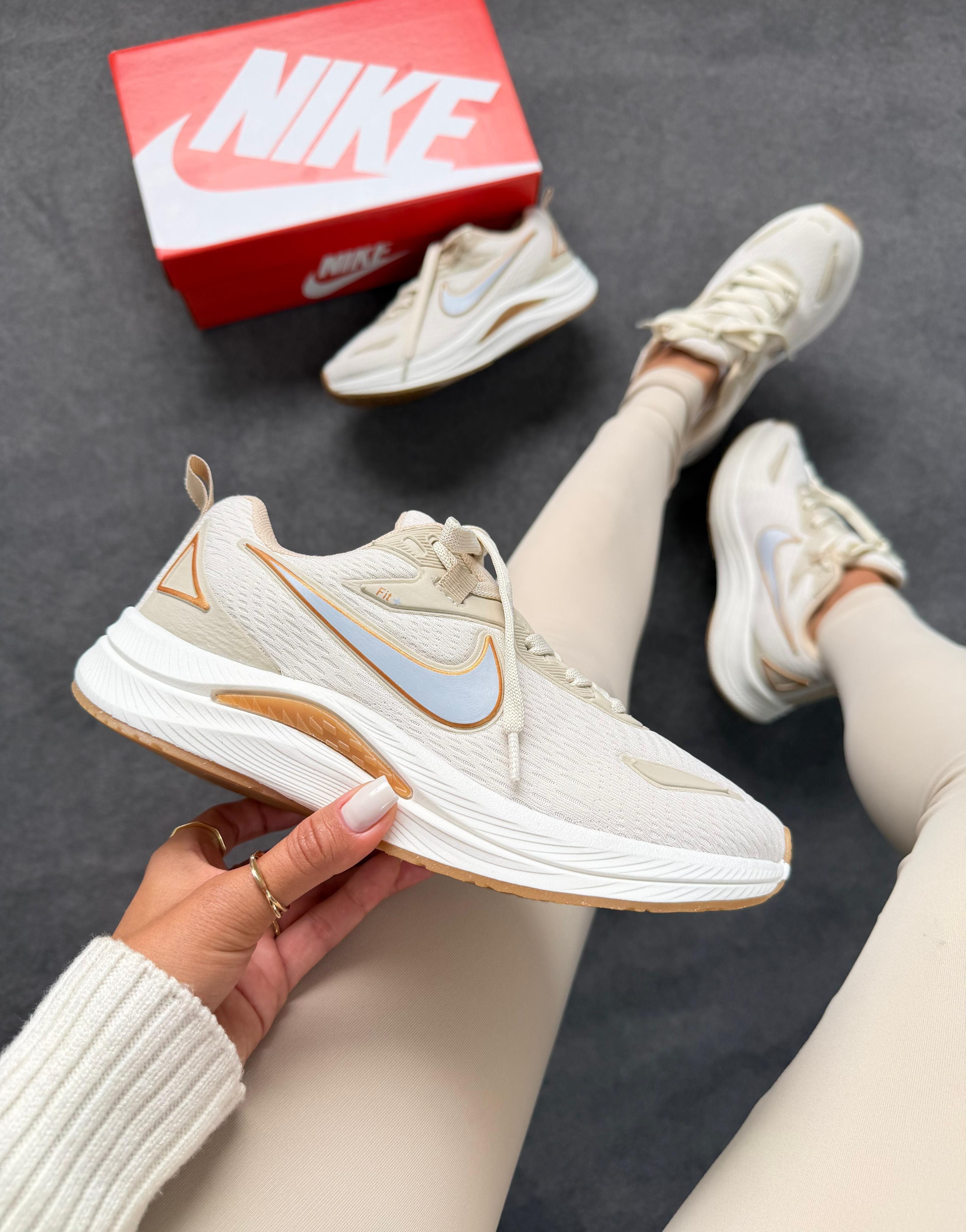Nike Running EST 1972 - Off White/Ouro