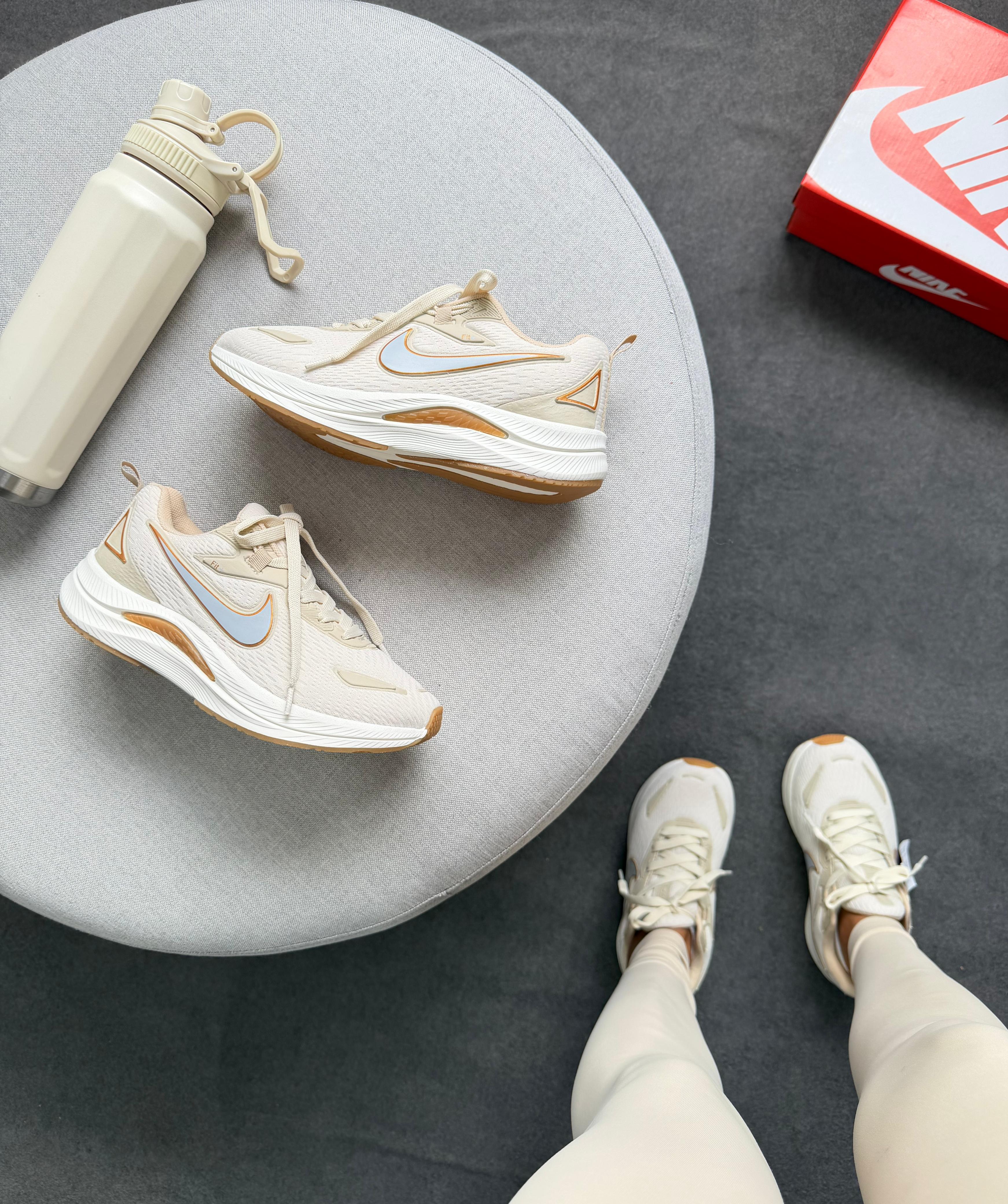 Nike Running EST 1972 - Off White/Ouro