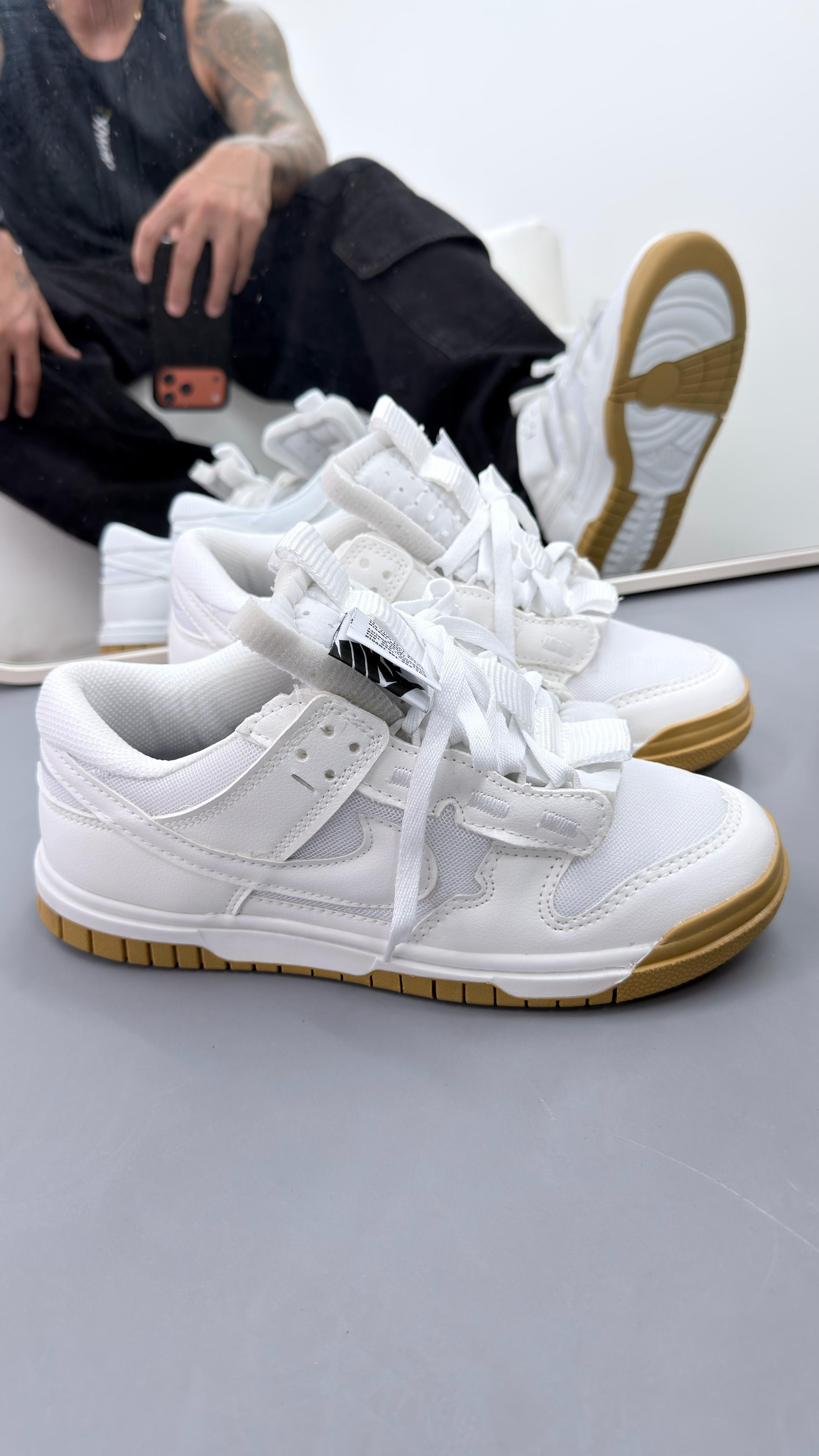 Nike SB Dunk Low Jumbo Reverse - Branco/Látex