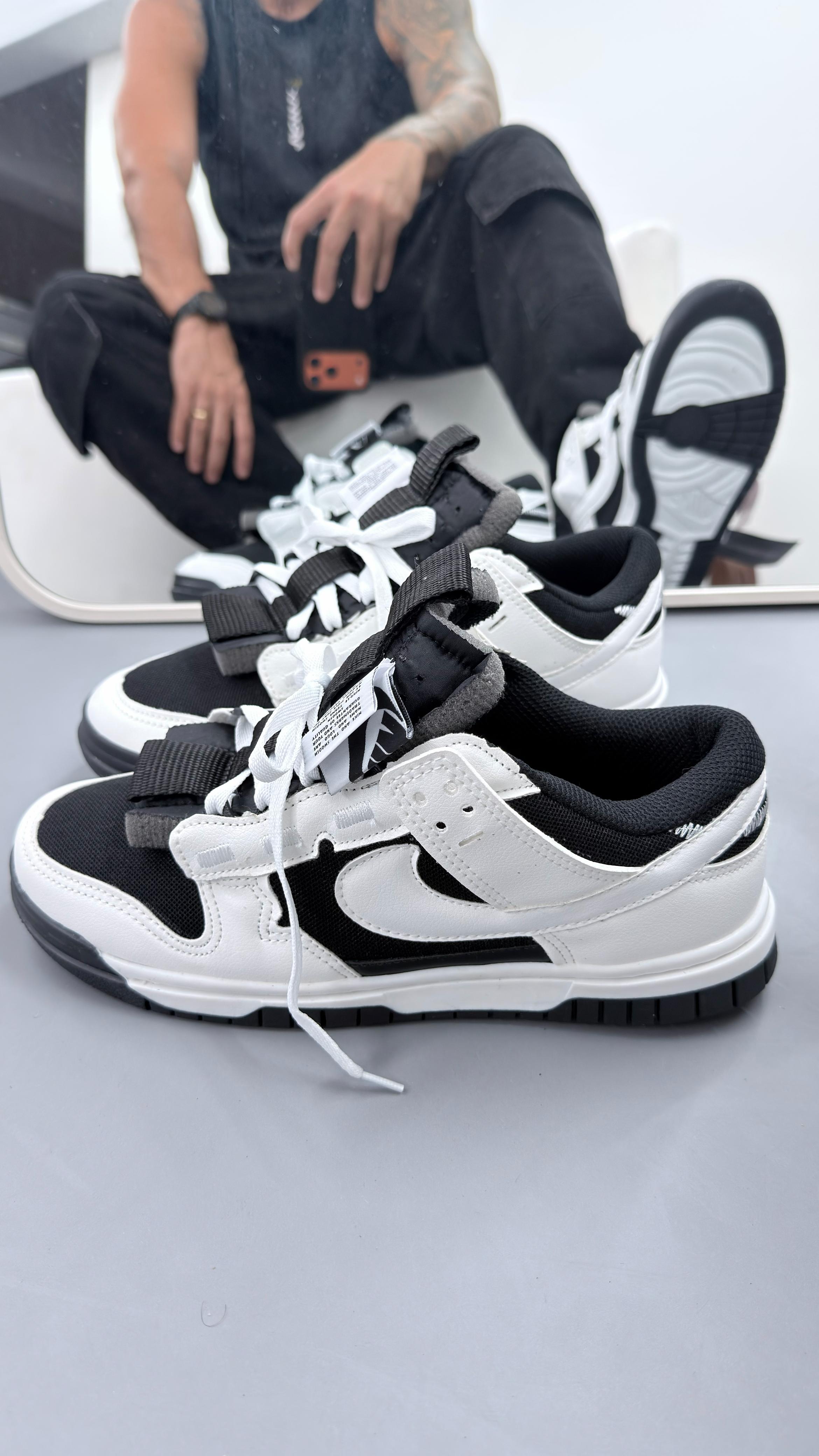 Nike SB Dunk Low Jumbo Reverse -  Panda