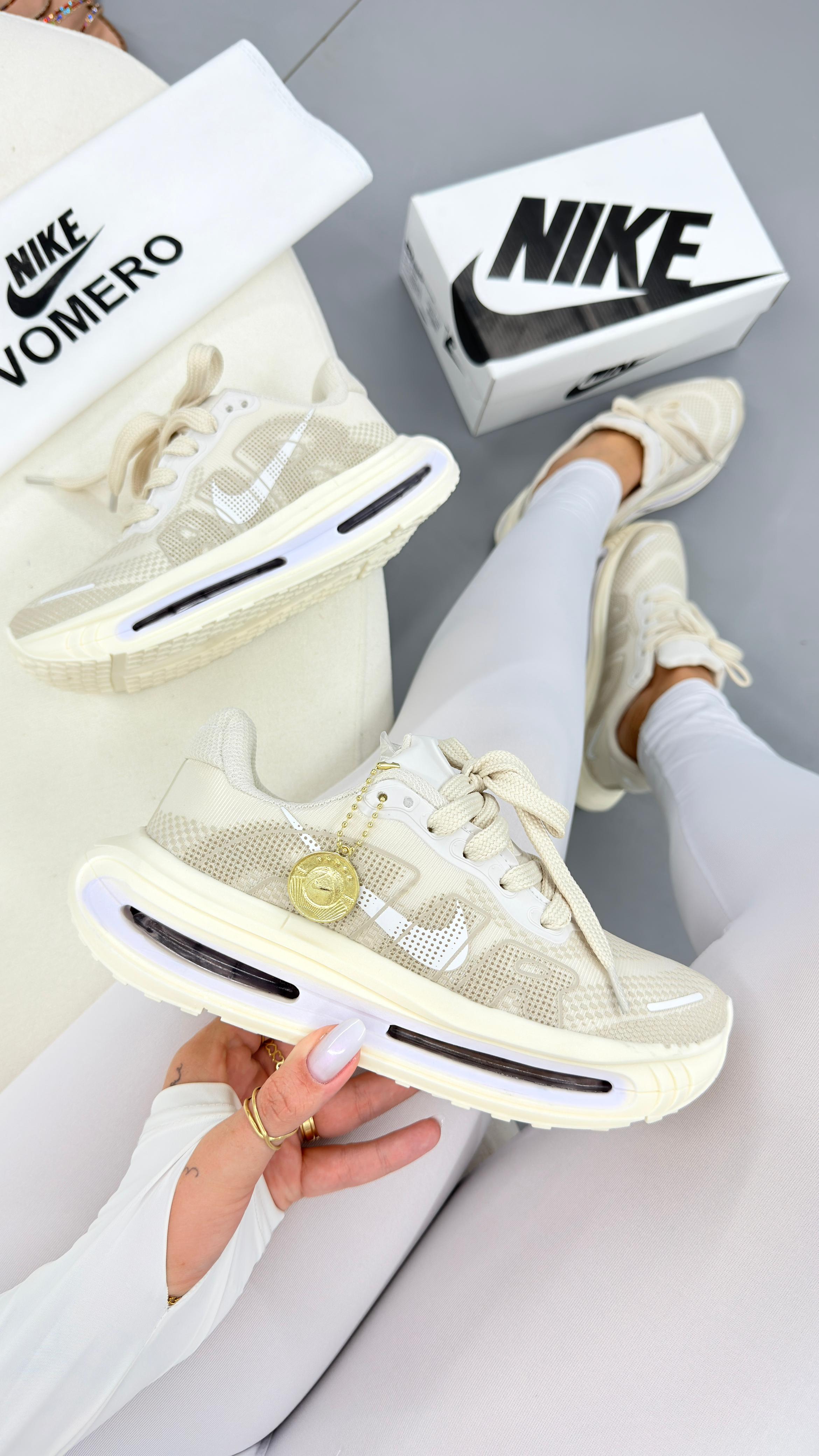 Nike Air Vomero - Off White