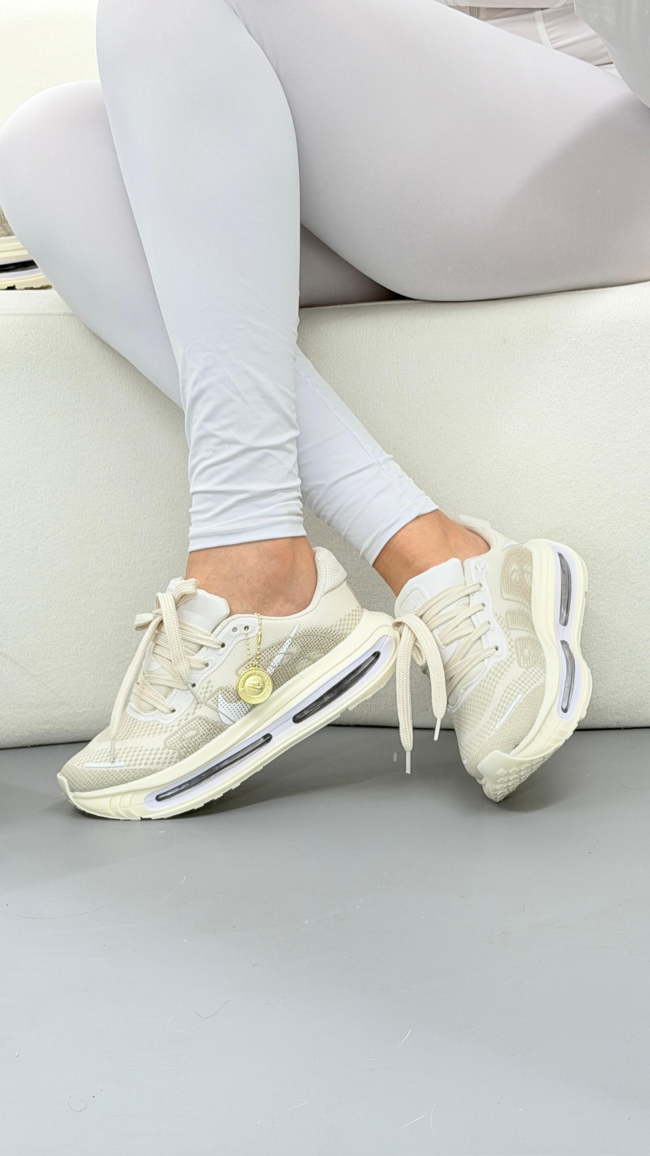 Nike Air Vomero - Off White