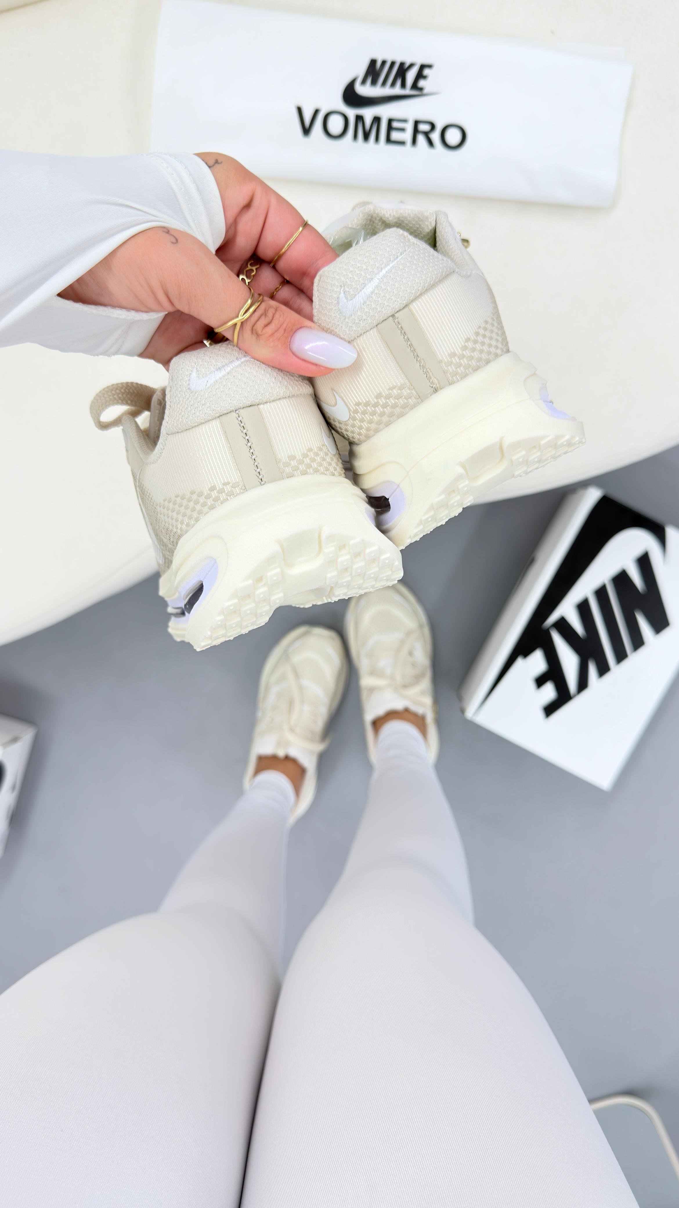 Nike Air Vomero - Off White