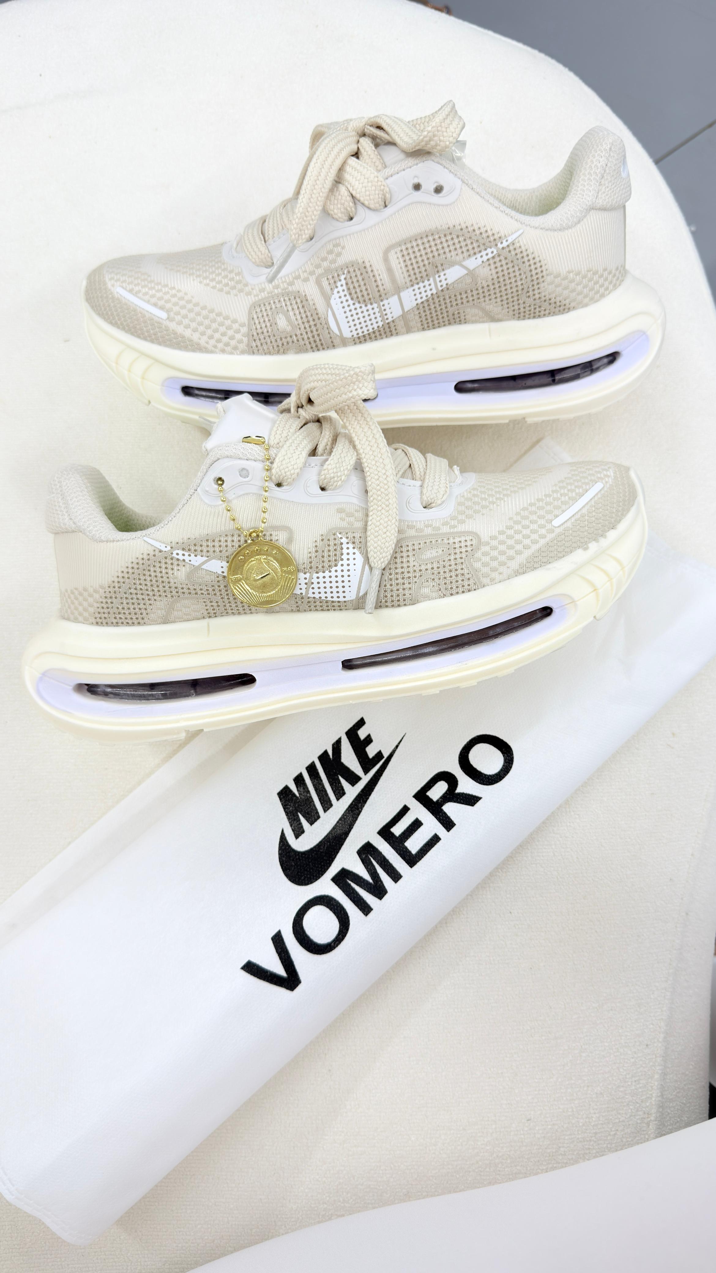 Nike Air Vomero - Off White