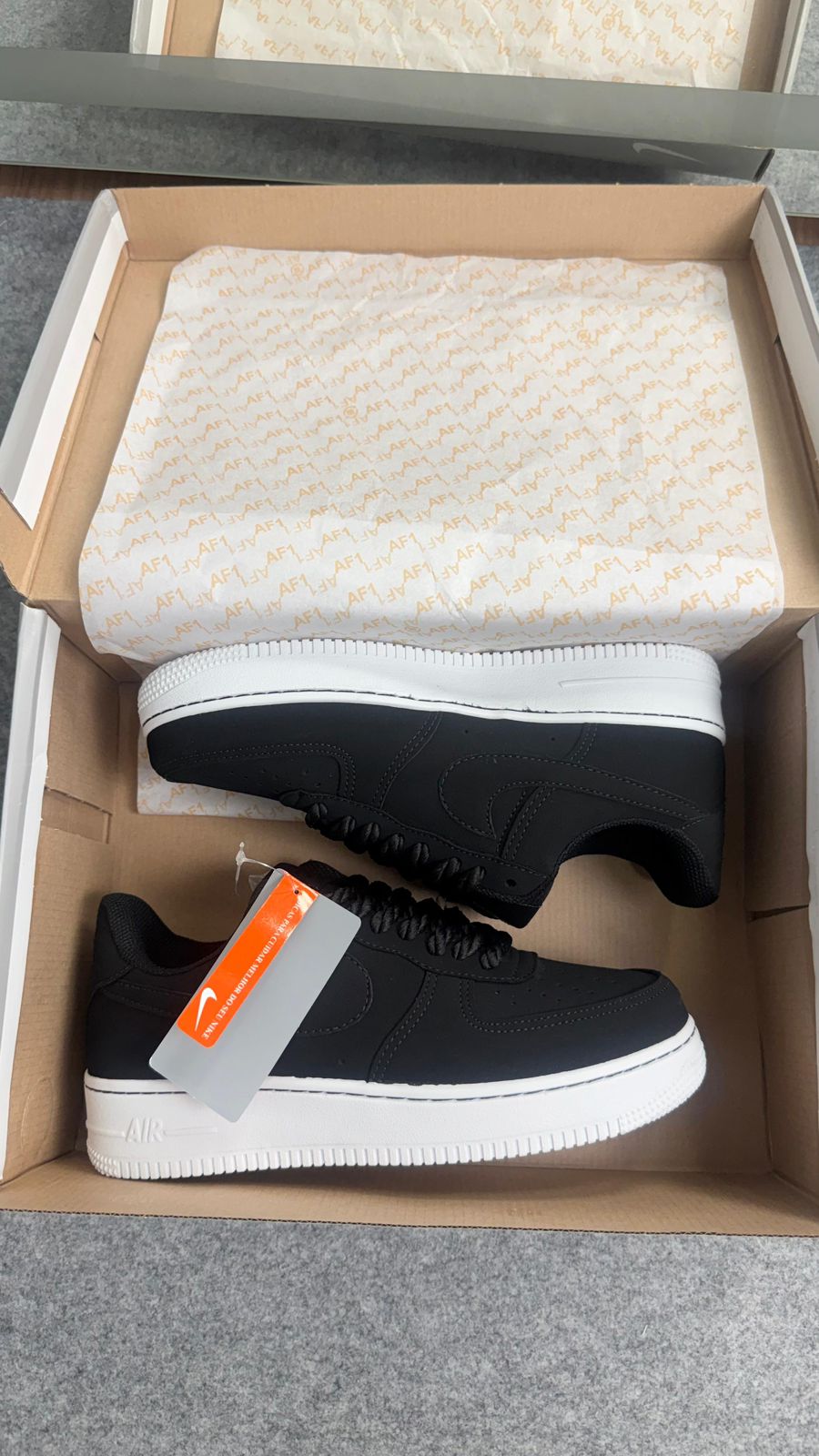 Nike Air Force - Preto/Nobuck