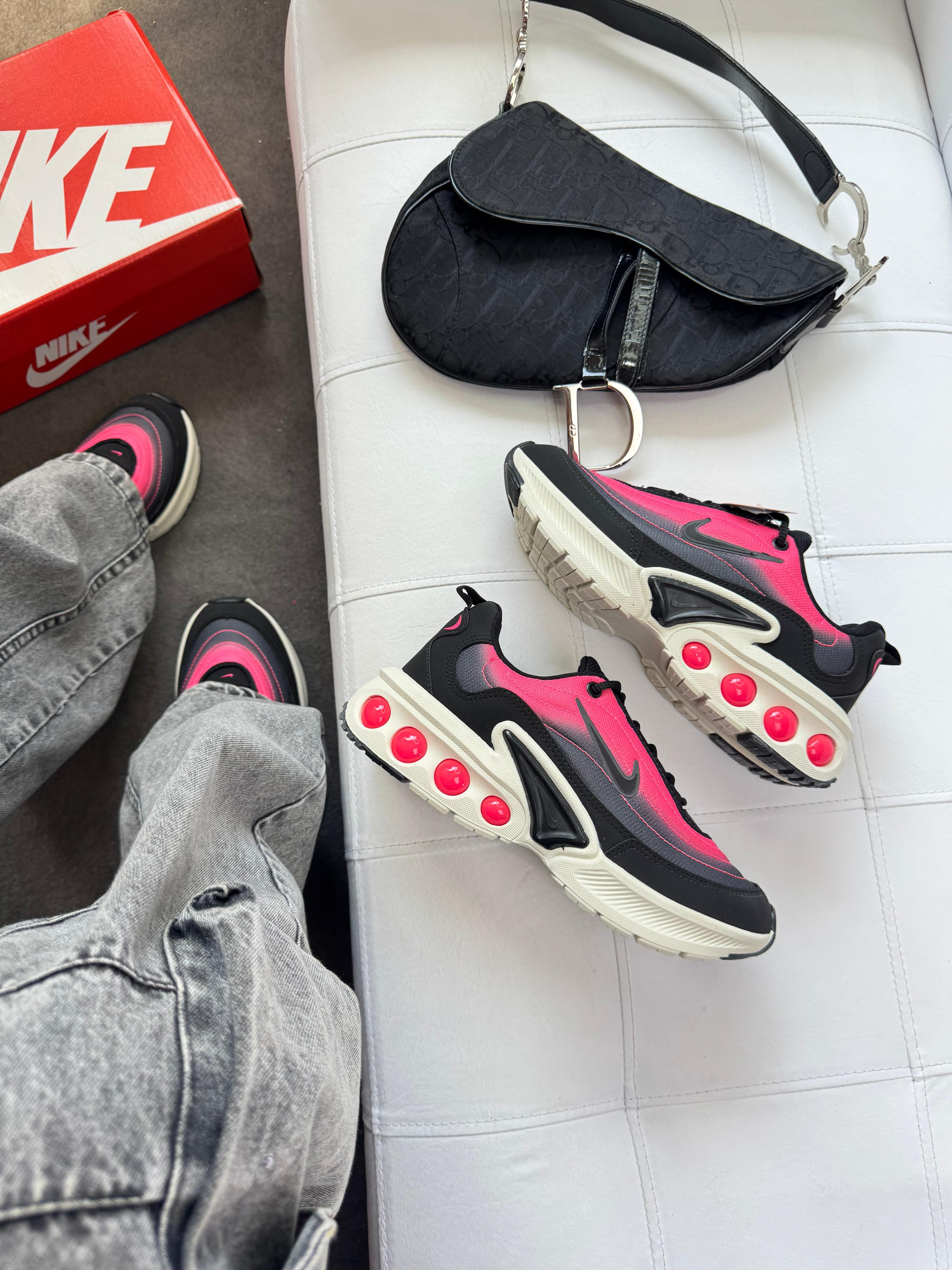 Nike Air Max DN - Preto/Pink