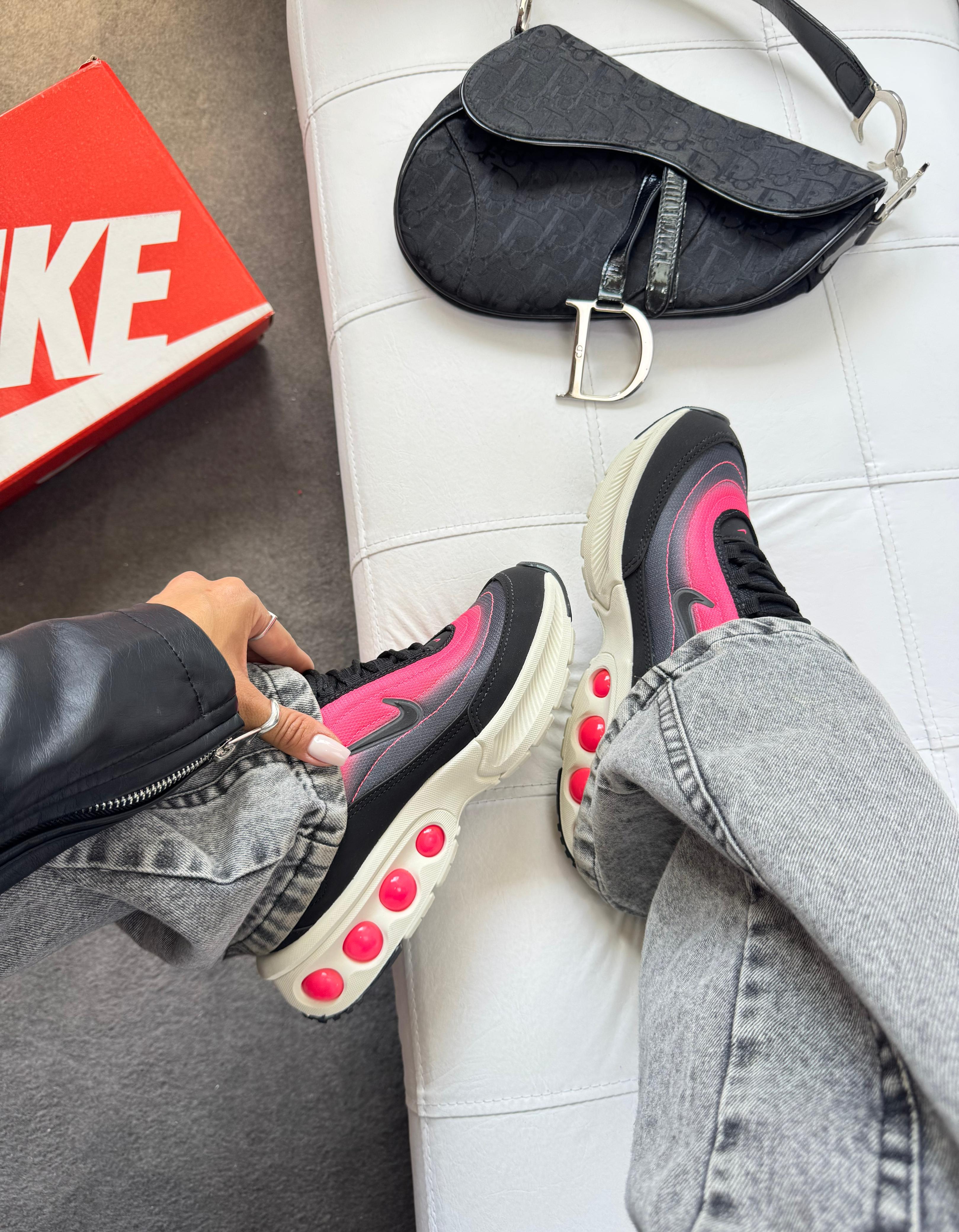Nike Air Max DN - Preto/Pink